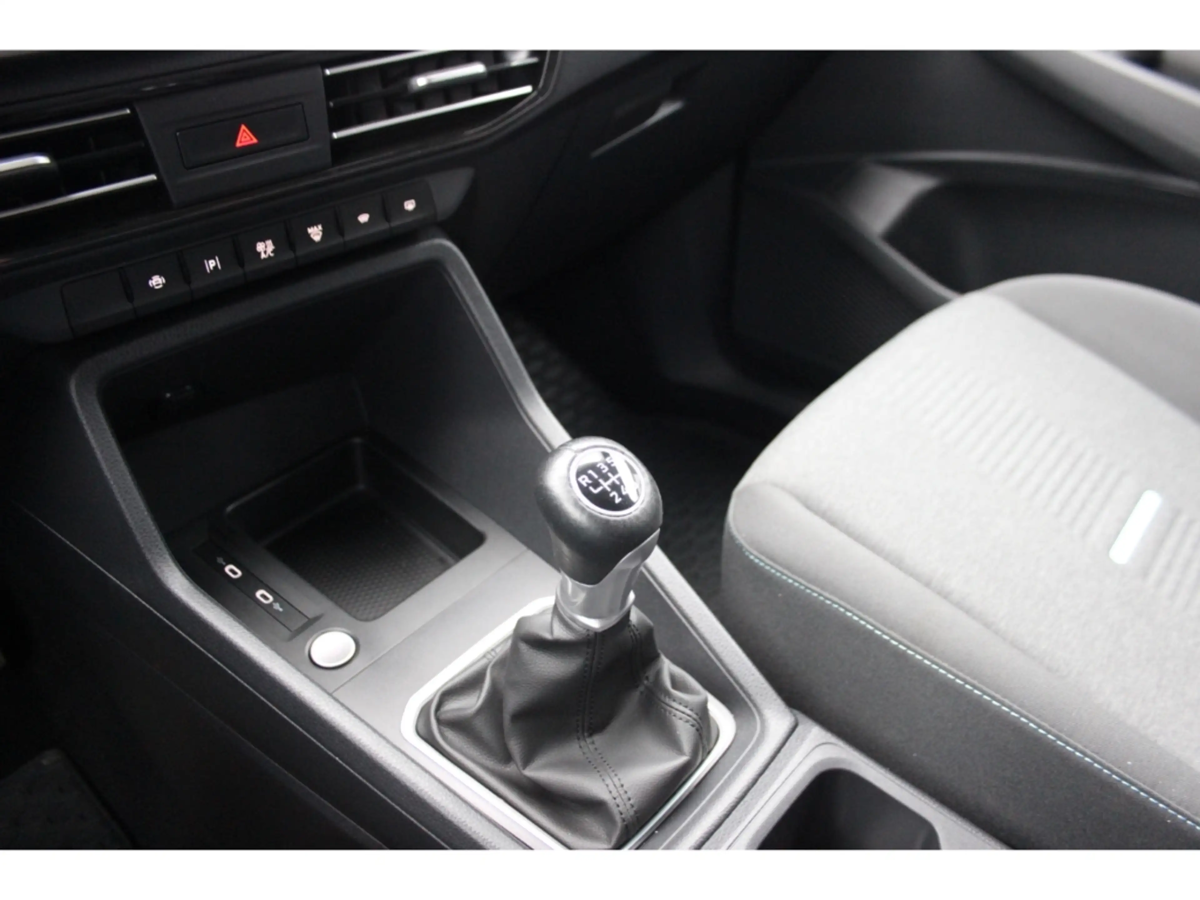Ford Grand Tourneo 2.0 Active AWD AHZV GARANTIE — photo 11