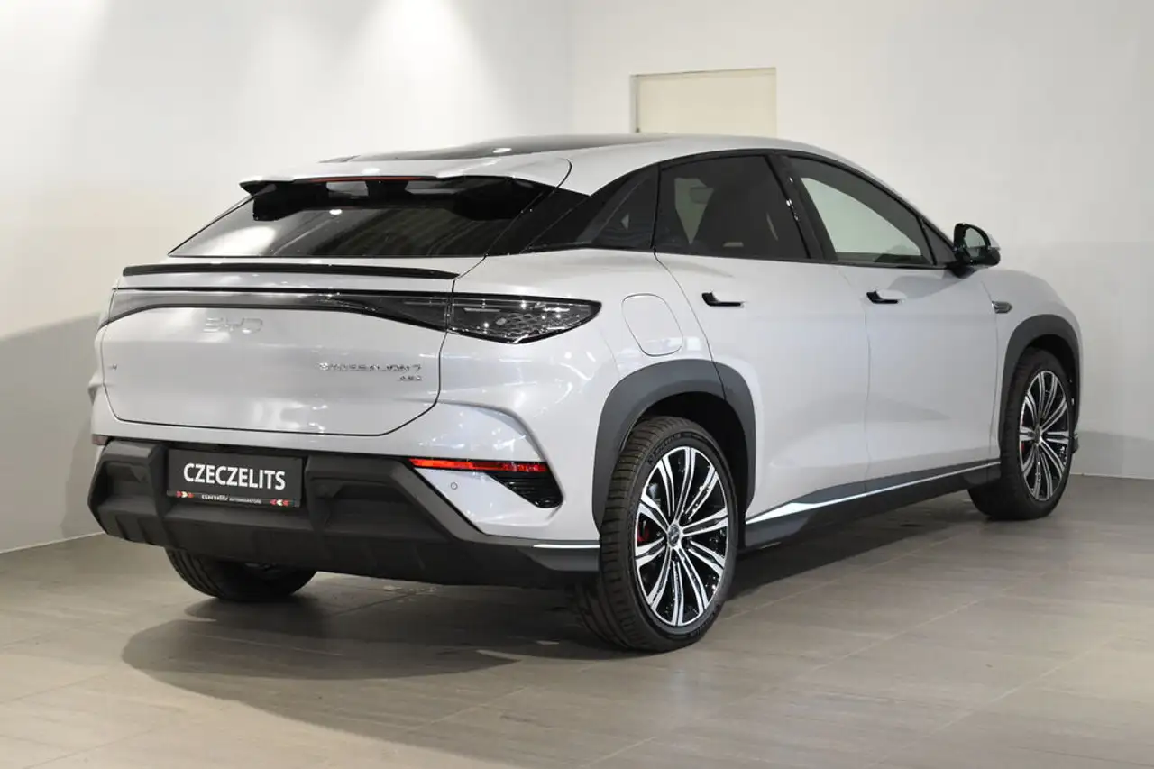 BYD SEALION 7