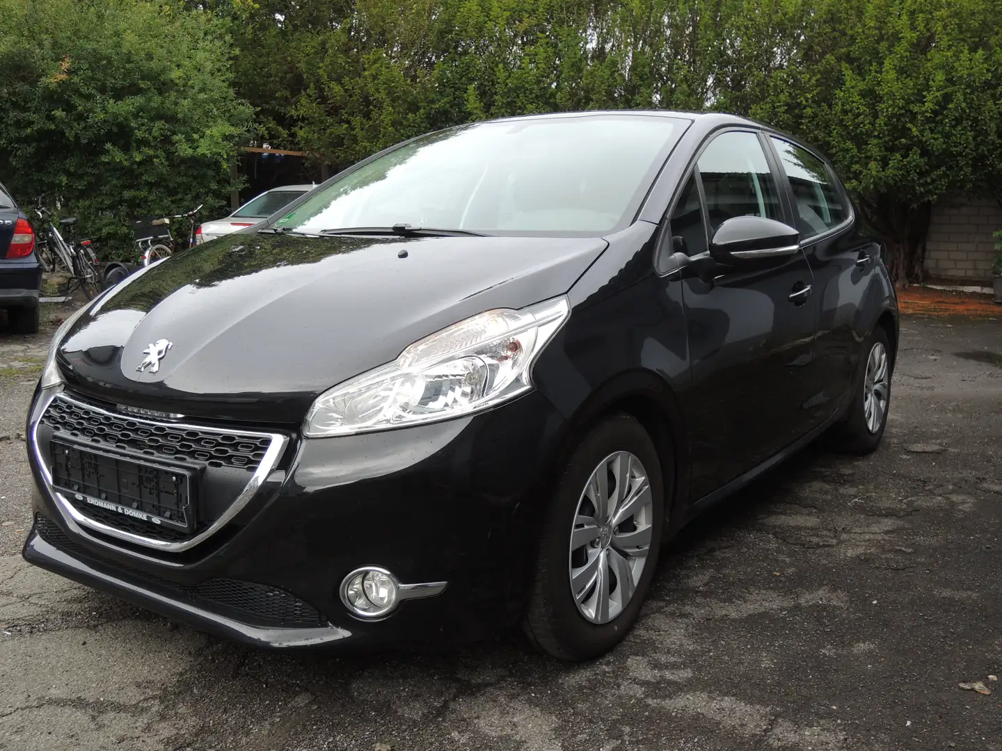 Peugeot 208 95 VTI Active ( 1-Hand ) crna - 1