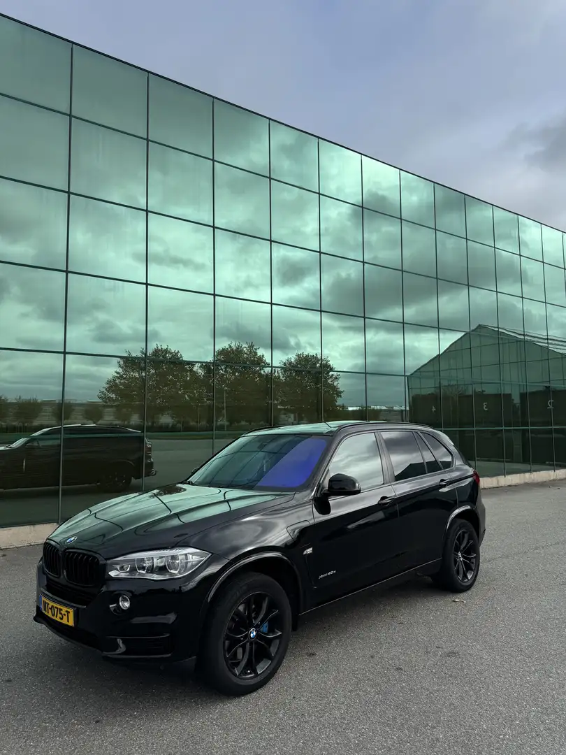 BMW X5 BMW X5 M XDRIVE40e Automaat 4x4 Black Panoramadak Zwart - 1