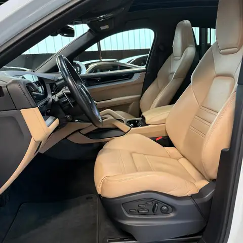 Porsche Cayenne view 7