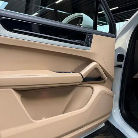 Porsche Cayenne view 6
