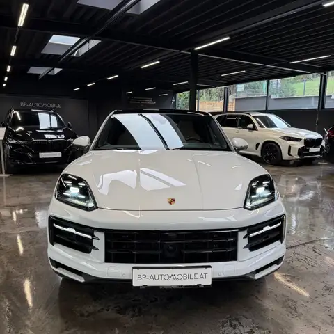 Porsche Cayenne view 4