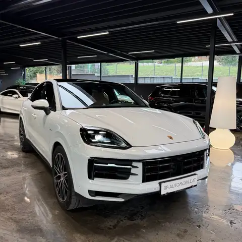 Porsche Cayenne view 3