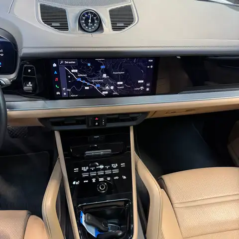 Porsche Cayenne view 14