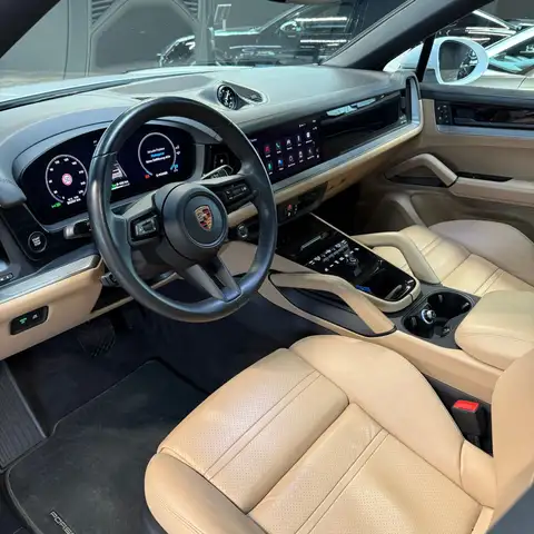 Porsche Cayenne view 9