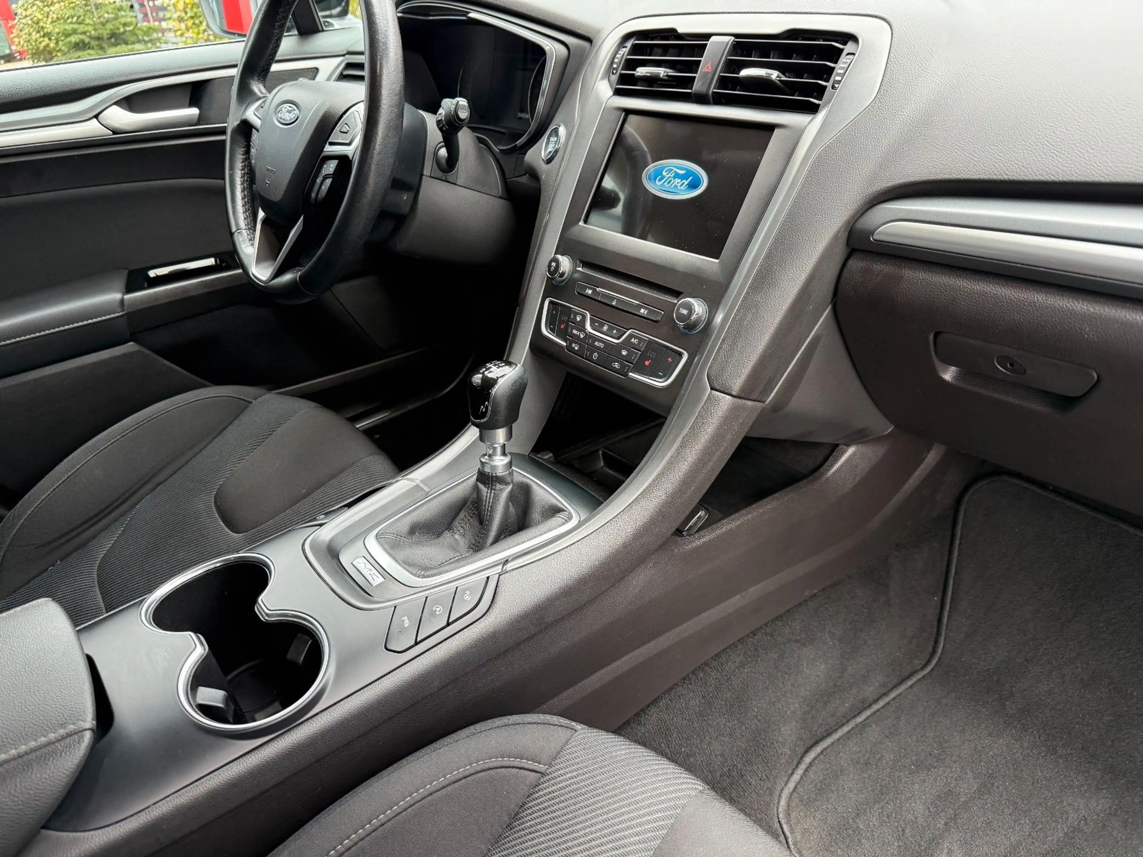 Ford Mondeo Turnier Titanium — photo 8