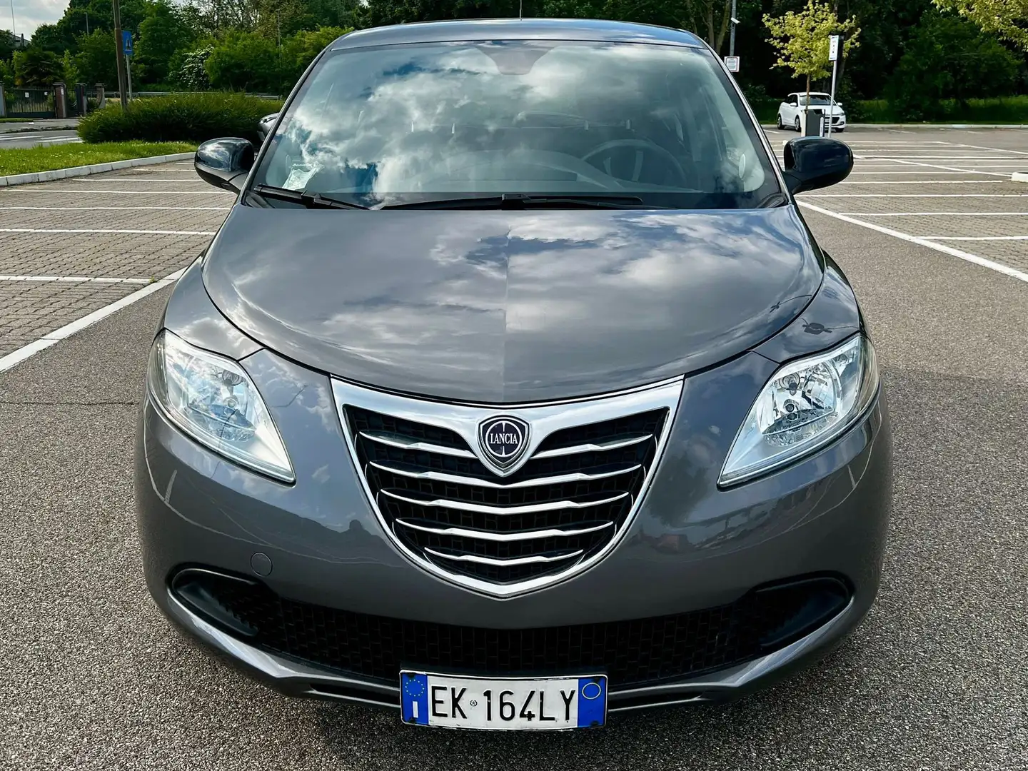 Lancia Ypsilon Ypsilon 1.2  69CV 5P PLATINUM Gris - 1