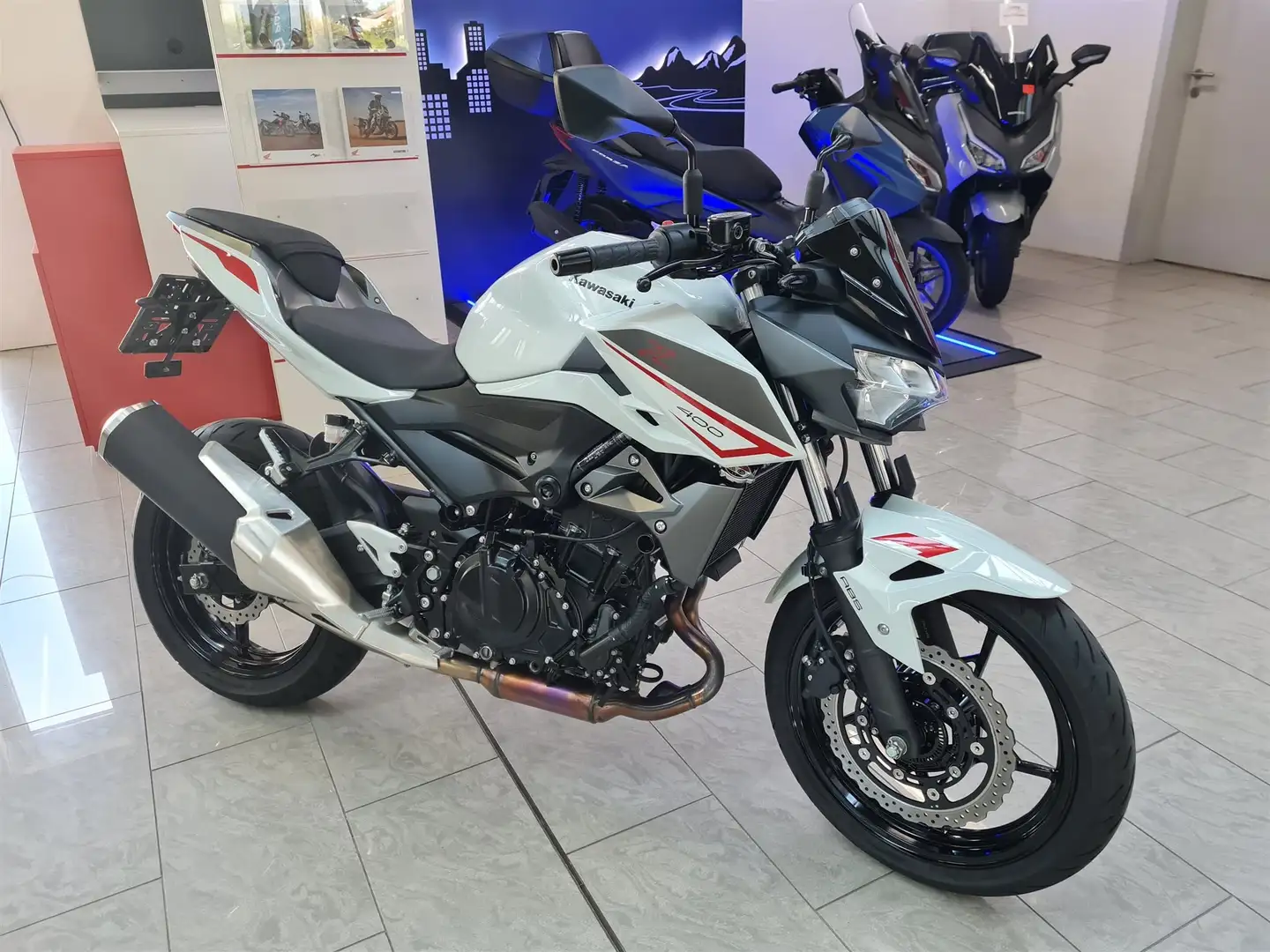 Kawasaki Z 400 Fehér - 1