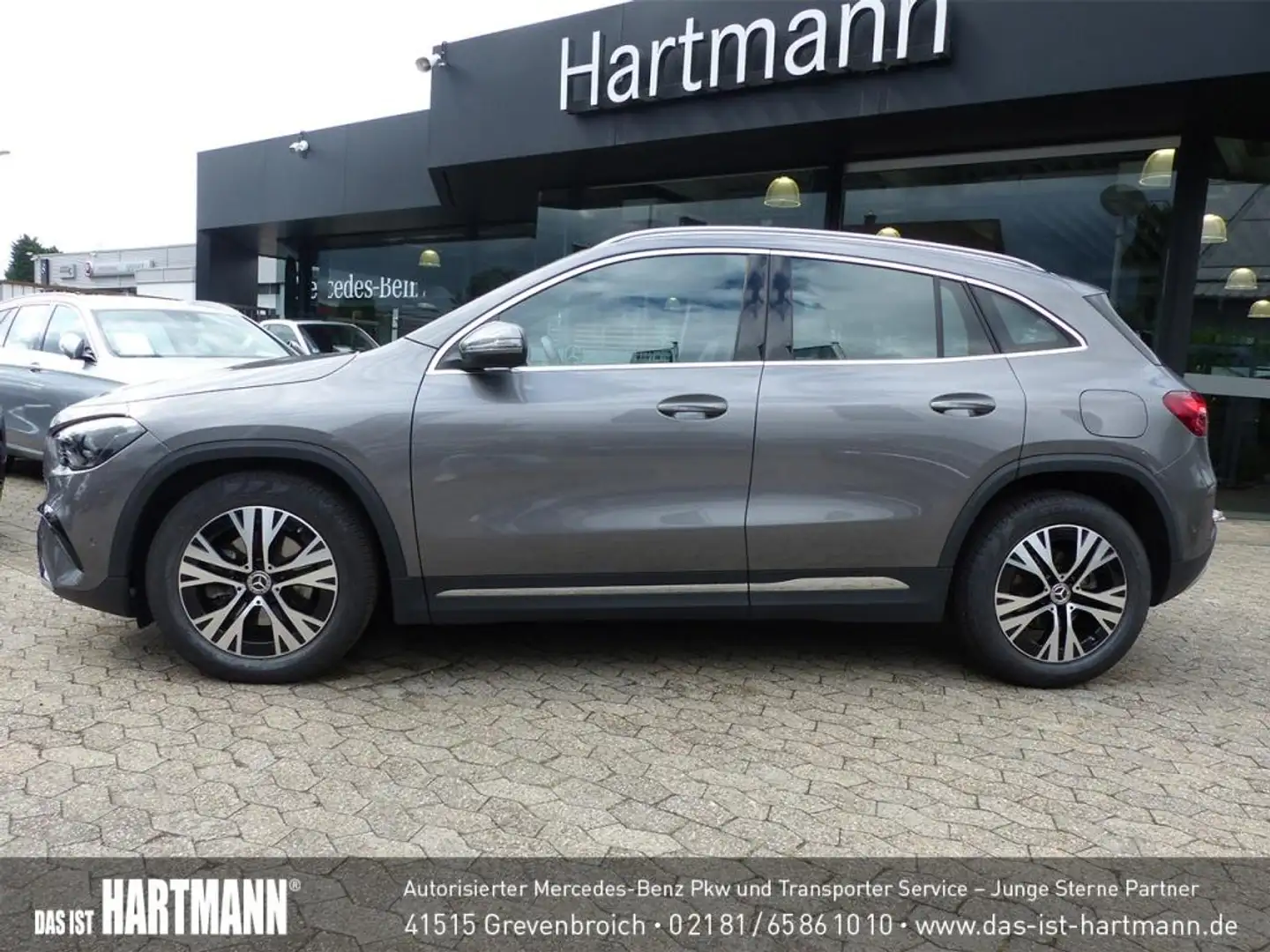 Mercedes-Benz GLA 180 PROGRESSIVE+MBUX+AHK+PANO+RF-KAMERA+NAVI Grau - 2