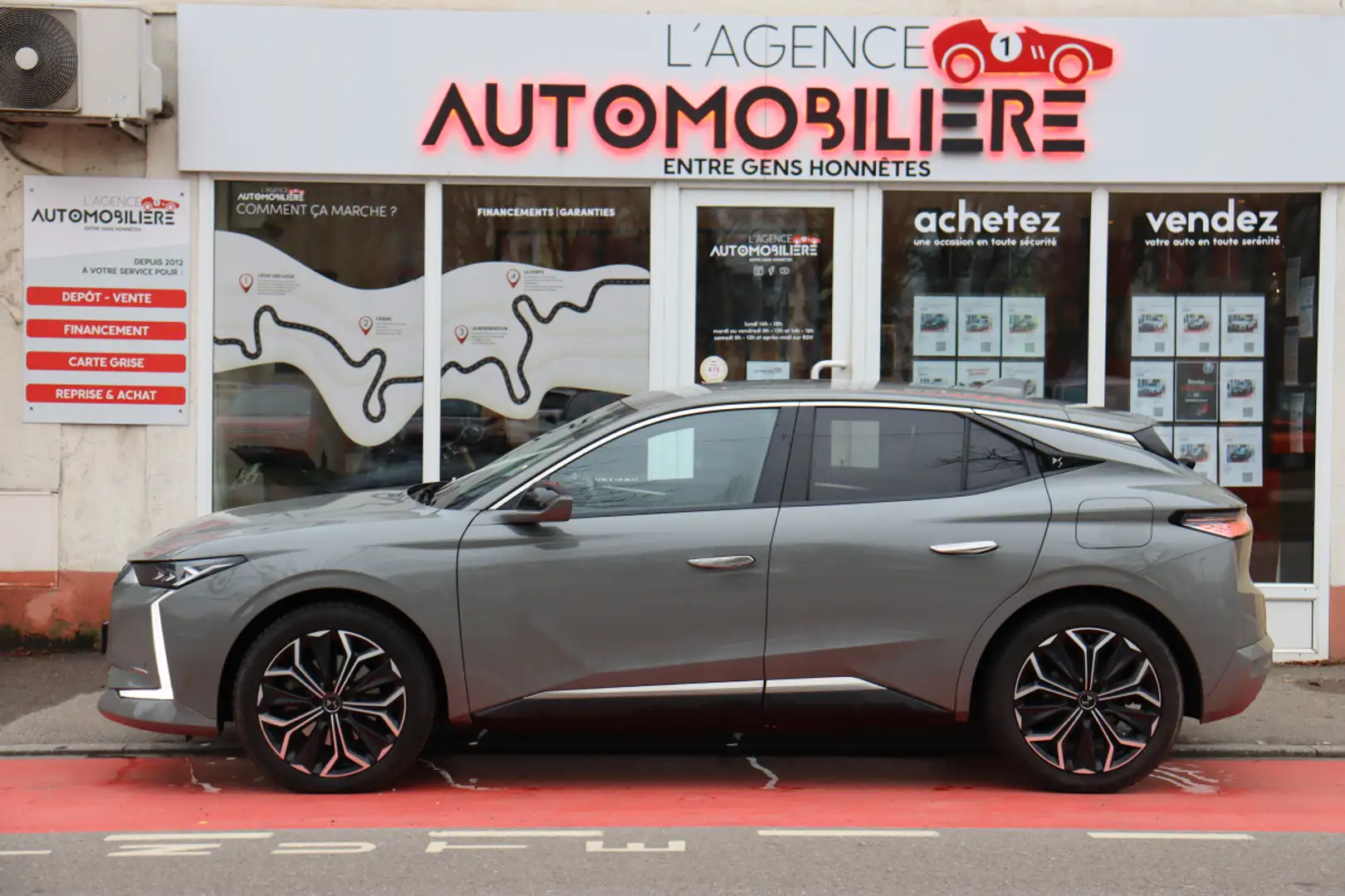 Citroen DS4 II E-tense 1.6 i 225 Hybrid Rivoli EAT8 (Suivi com Grau - 2