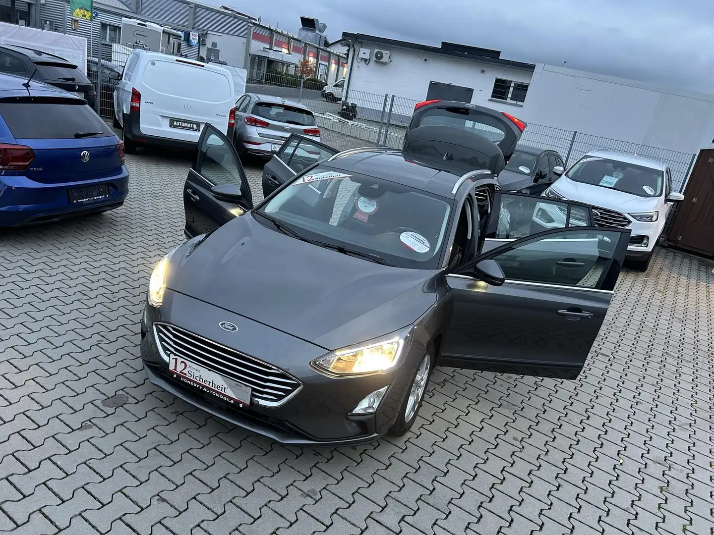 Ford Focus Turnier 1.5 EcoBlue Cool&Connect S/S*GARANTIE*S... Grau - 2