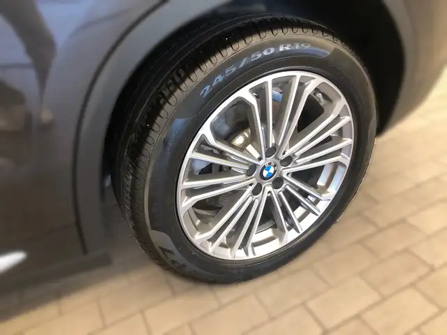 BMW X3 view 3