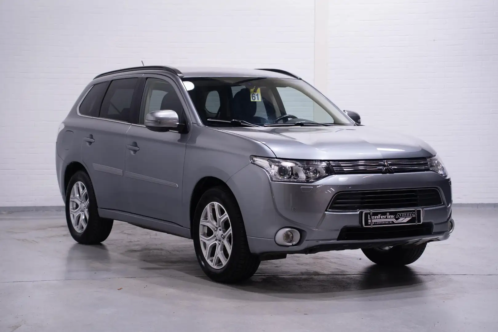 Mitsubishi Outlander 2.0 PHEV Executive Edition AWD private-glas intro- Gri - 2