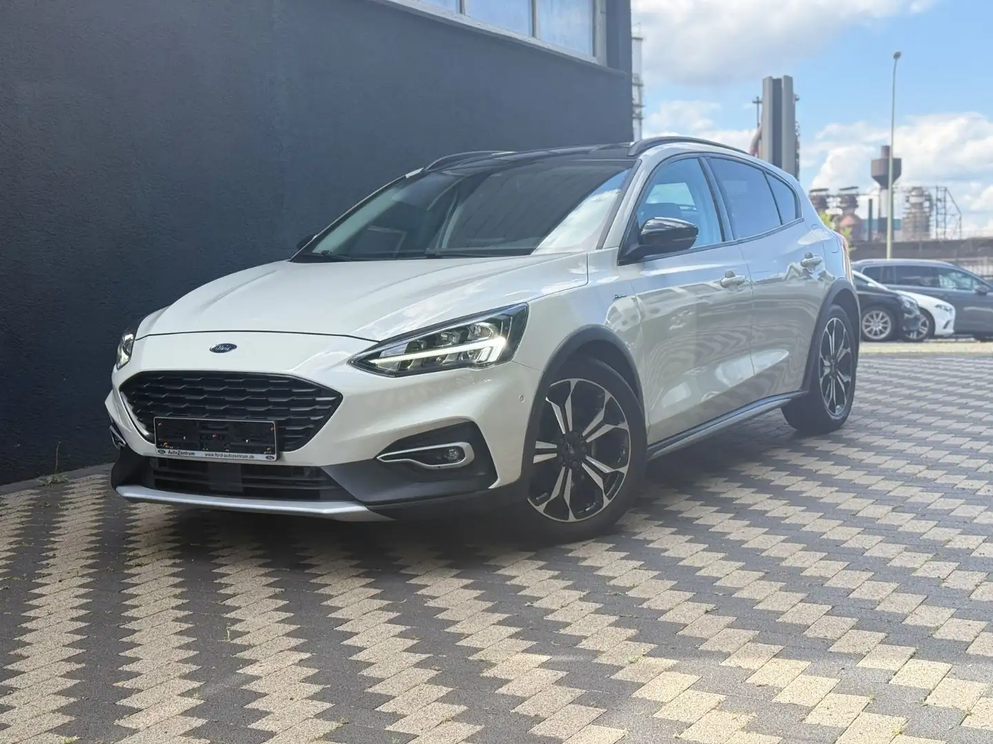 Ford Focus Lim. Active Leder Navi AHK Bang/Olufsen Blanc - 1
