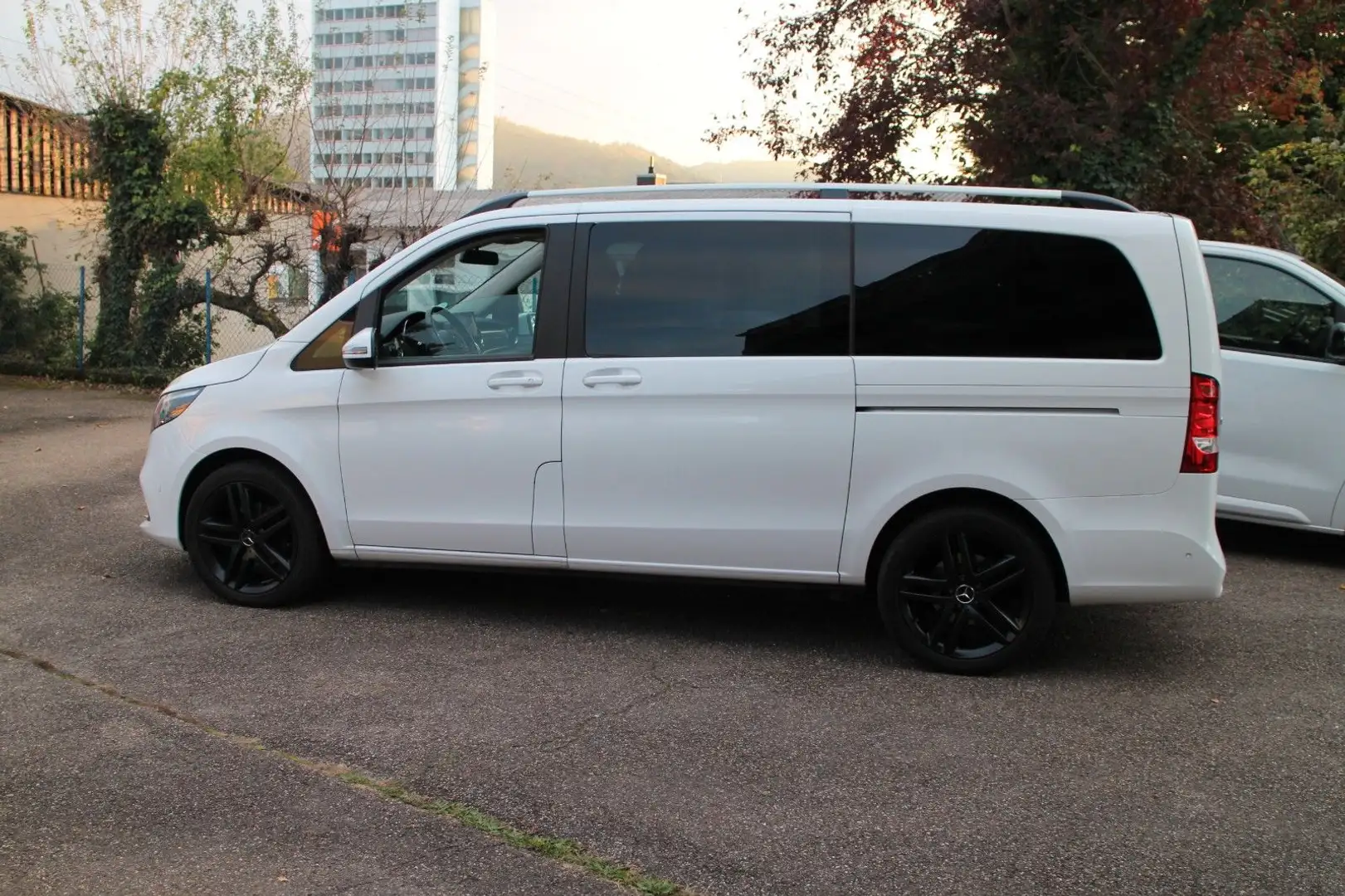 Mercedes-Benz V 220 d 9G-Tronic lang/5Tür/7Sitz/Nav/SHZ/APS/Alu Blanc - 2