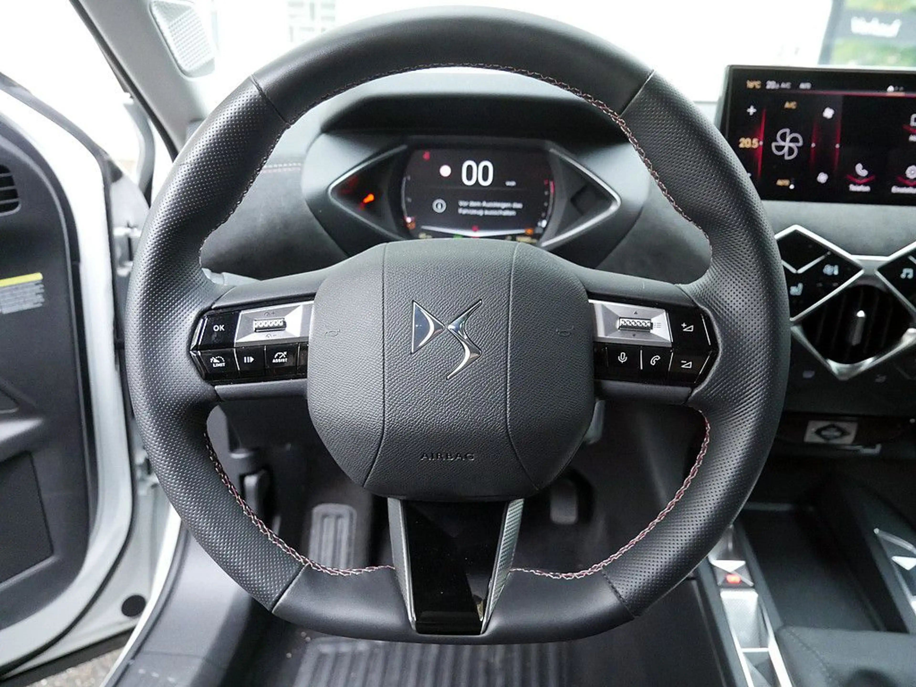 DS Automobiles DS 3 Crossback DS 3 Crossback PureTech 100 Performance Line LED — photo 9