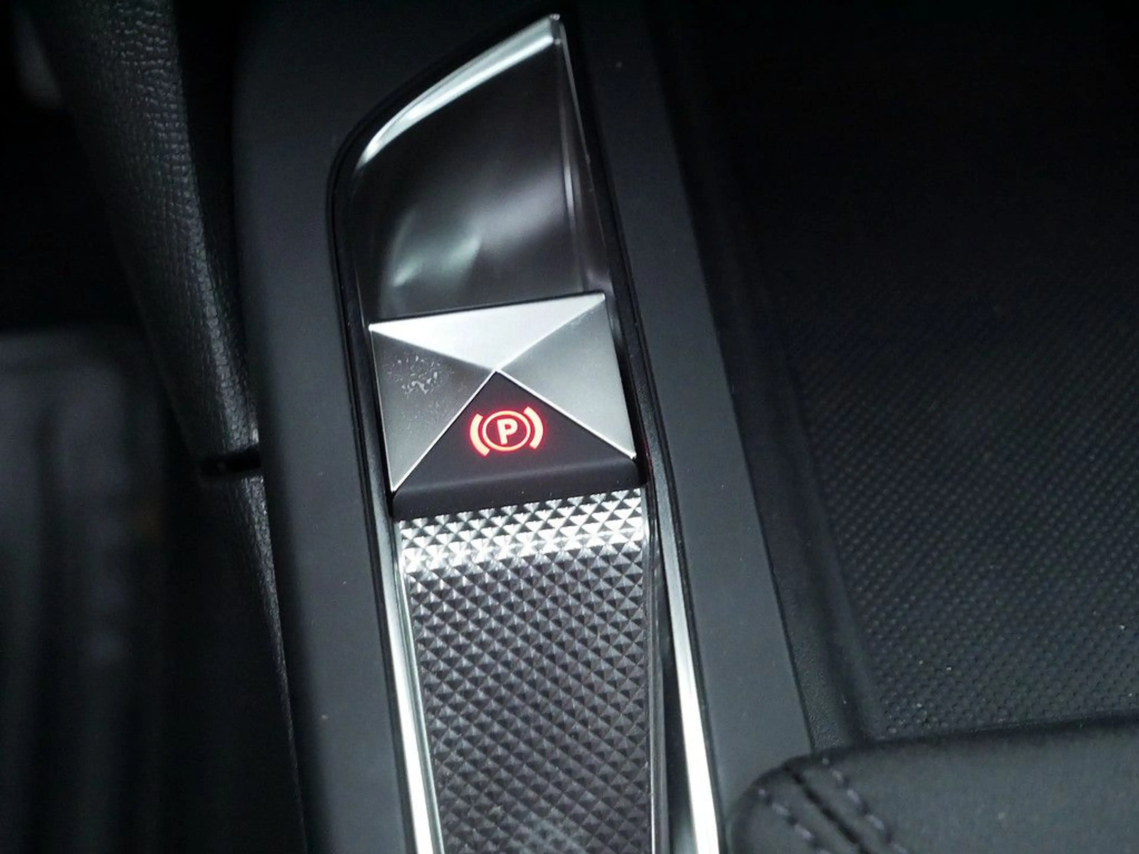 DS Automobiles DS 3 Crossback DS 3 Crossback PureTech 100 Performance Line LED — photo 14