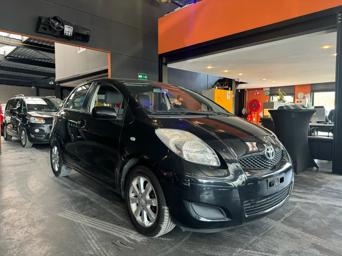 Toyota Yaris 1.33i - A/C - RADIO/CD - 5 PORTES - 116.365 KM Noir - 2