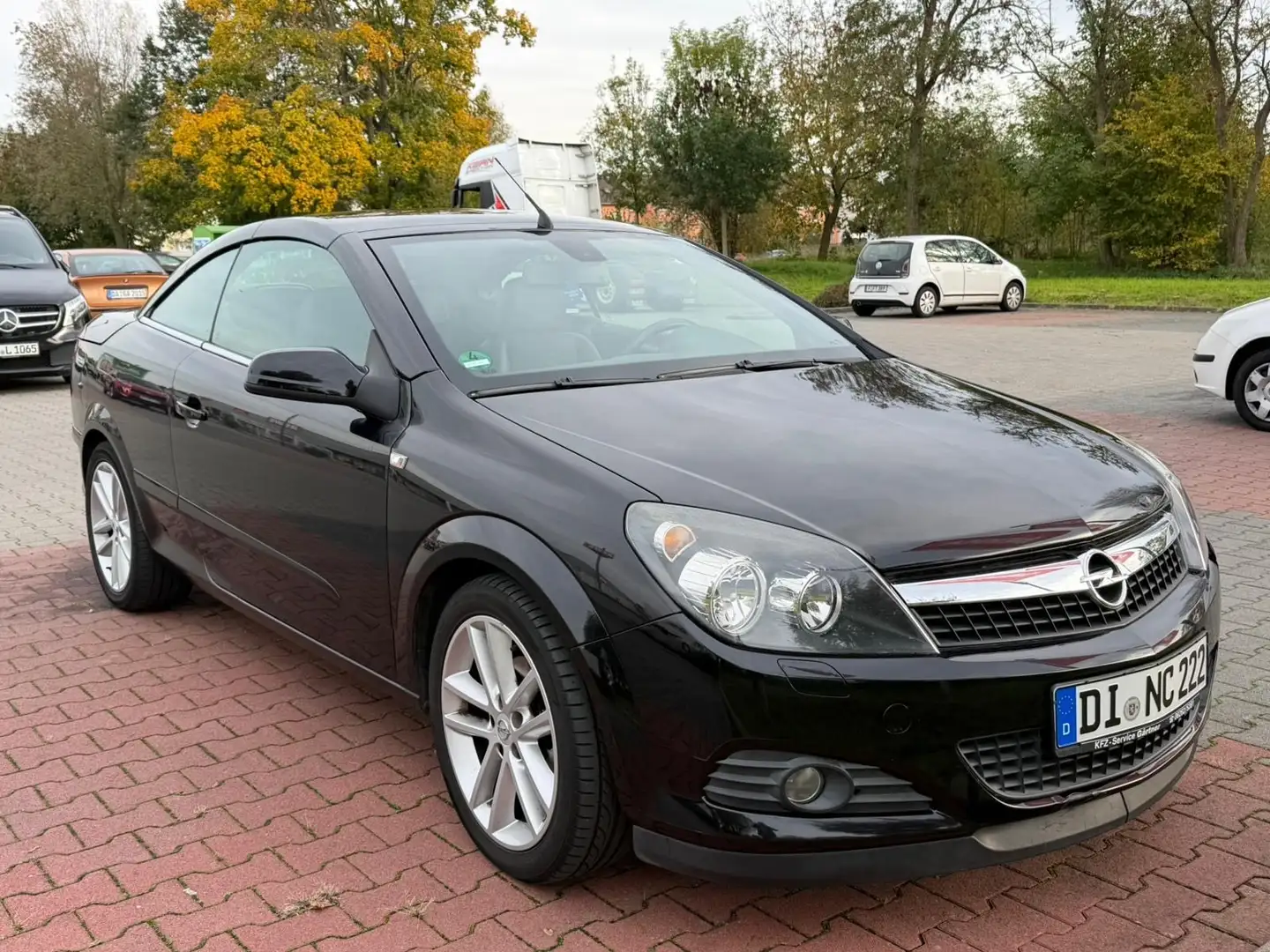Opel Astra TwinTop /Scheckheftgepflegt/HUbis26.9 Schwarz - 2