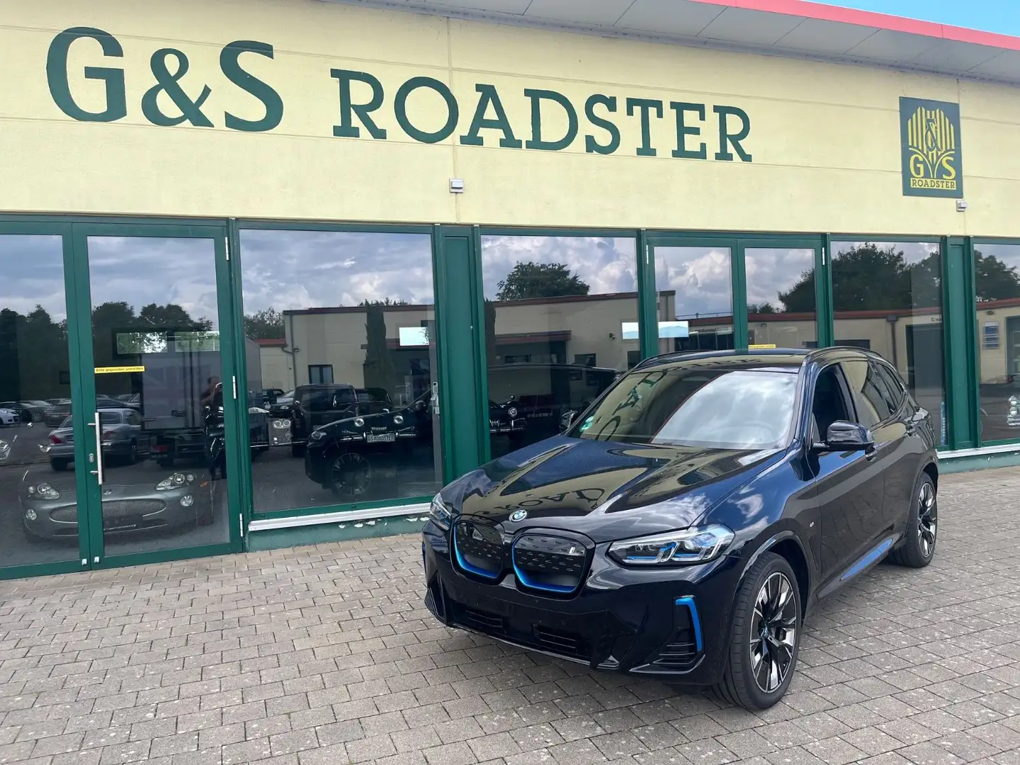 BMW iX3 IMPRESSIVE M-Sportpaket Panorama Dach Schwarz - 1