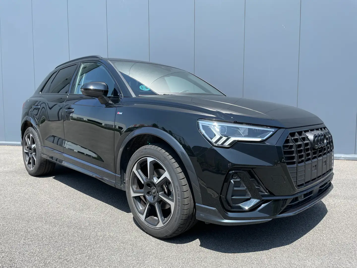 Audi Q3 35TFSI Black Line ACC BLIS CAM HEAT LDW 19" Noir - 2