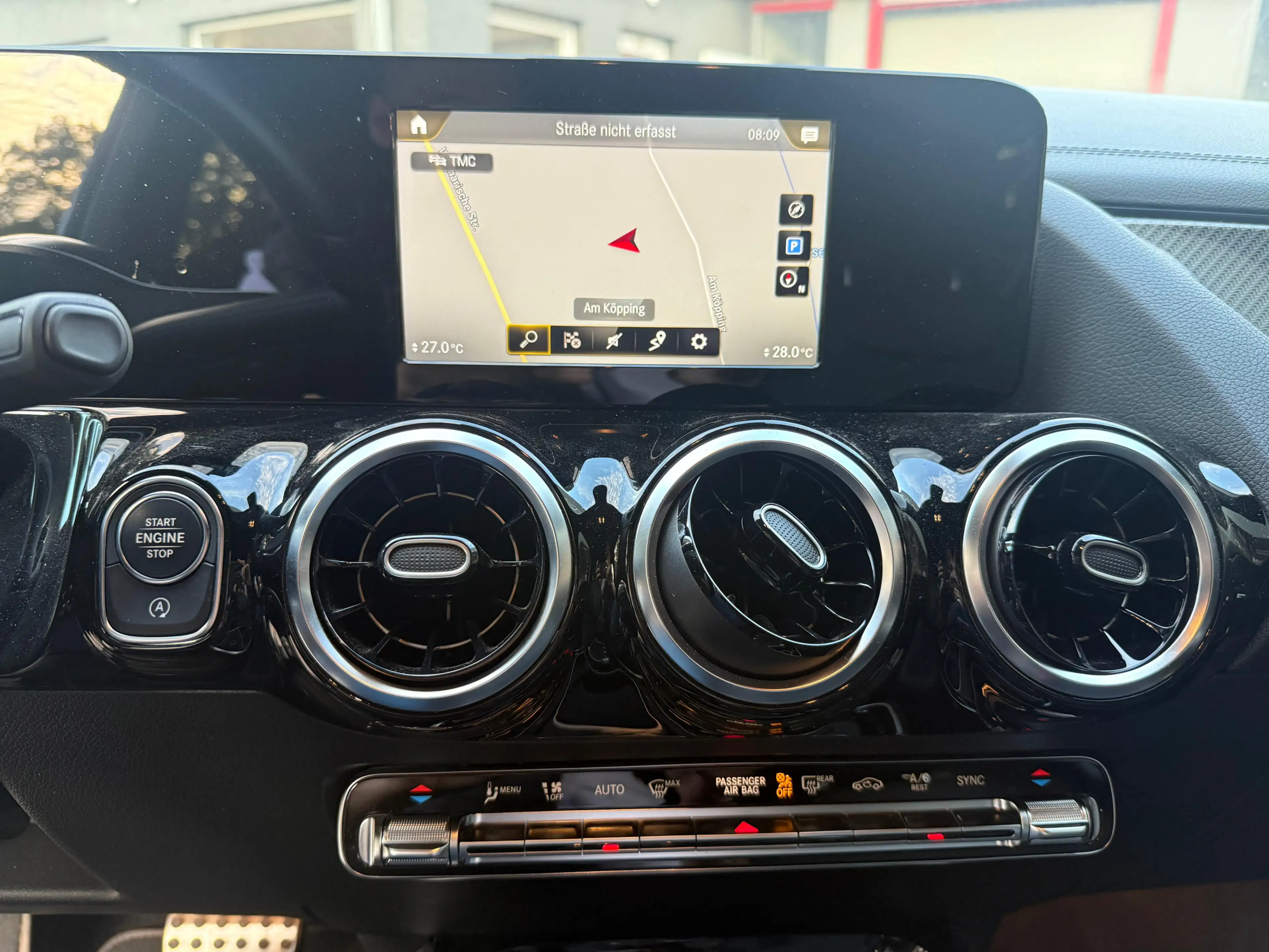 Mercedes-Benz GLA 200 d 8G AMG-Line LED+NAV+SHZ+AHK+KAM+CARPL+ — photo 11