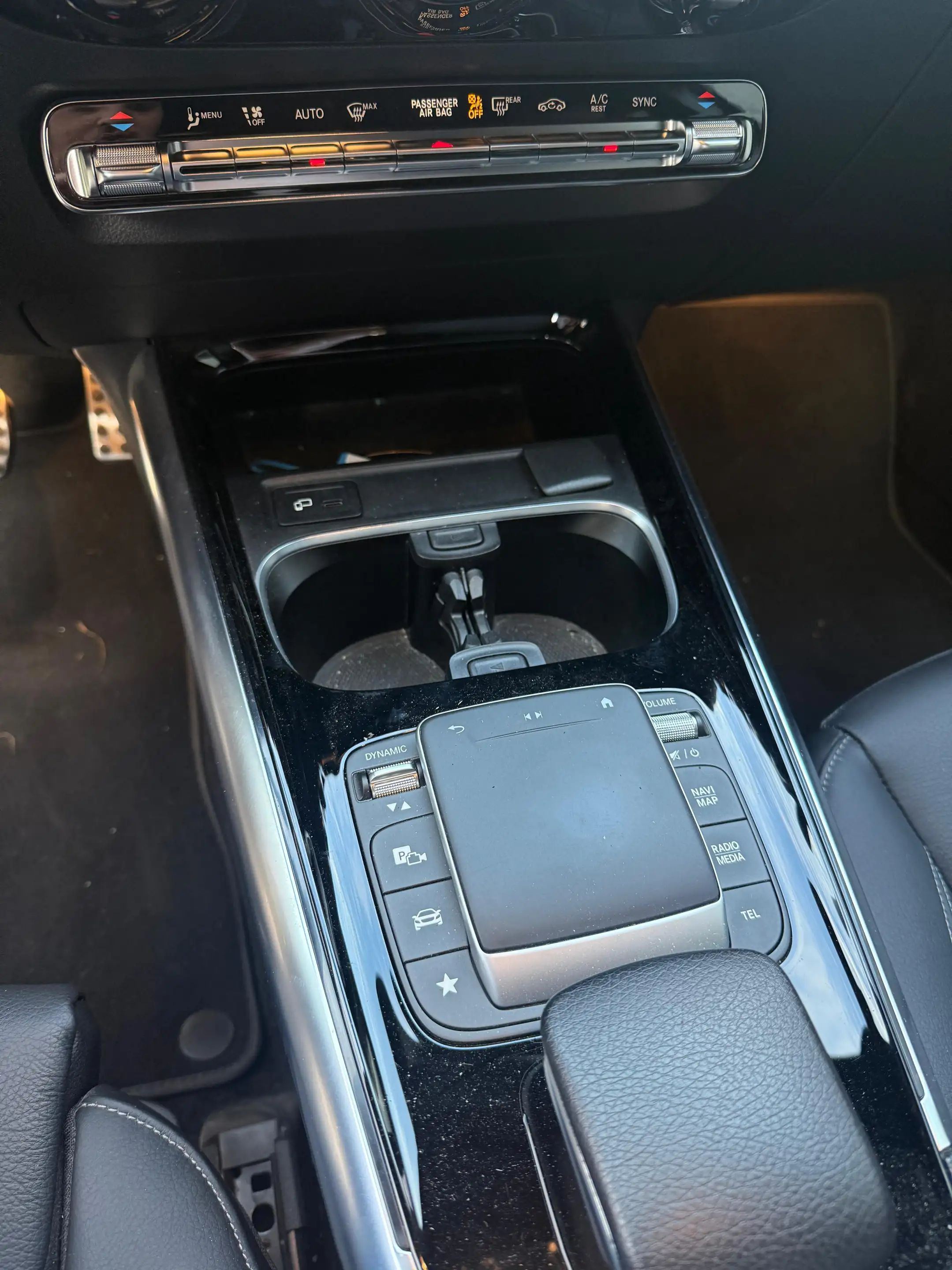 Mercedes-Benz GLA 200 d 8G AMG-Line LED+NAV+SHZ+AHK+KAM+CARPL+ — photo 12