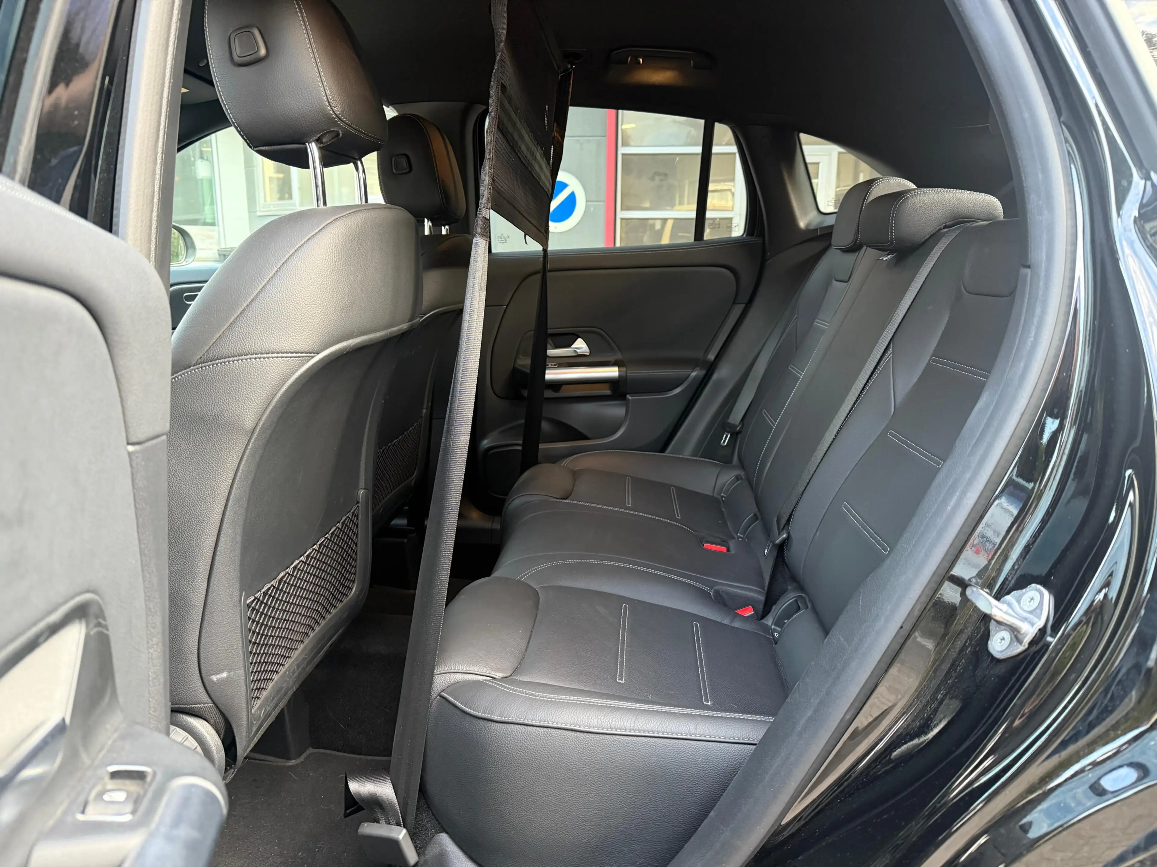 Mercedes-Benz GLA 200 d 8G AMG-Line LED+NAV+SHZ+AHK+KAM+CARPL+ — photo 8
