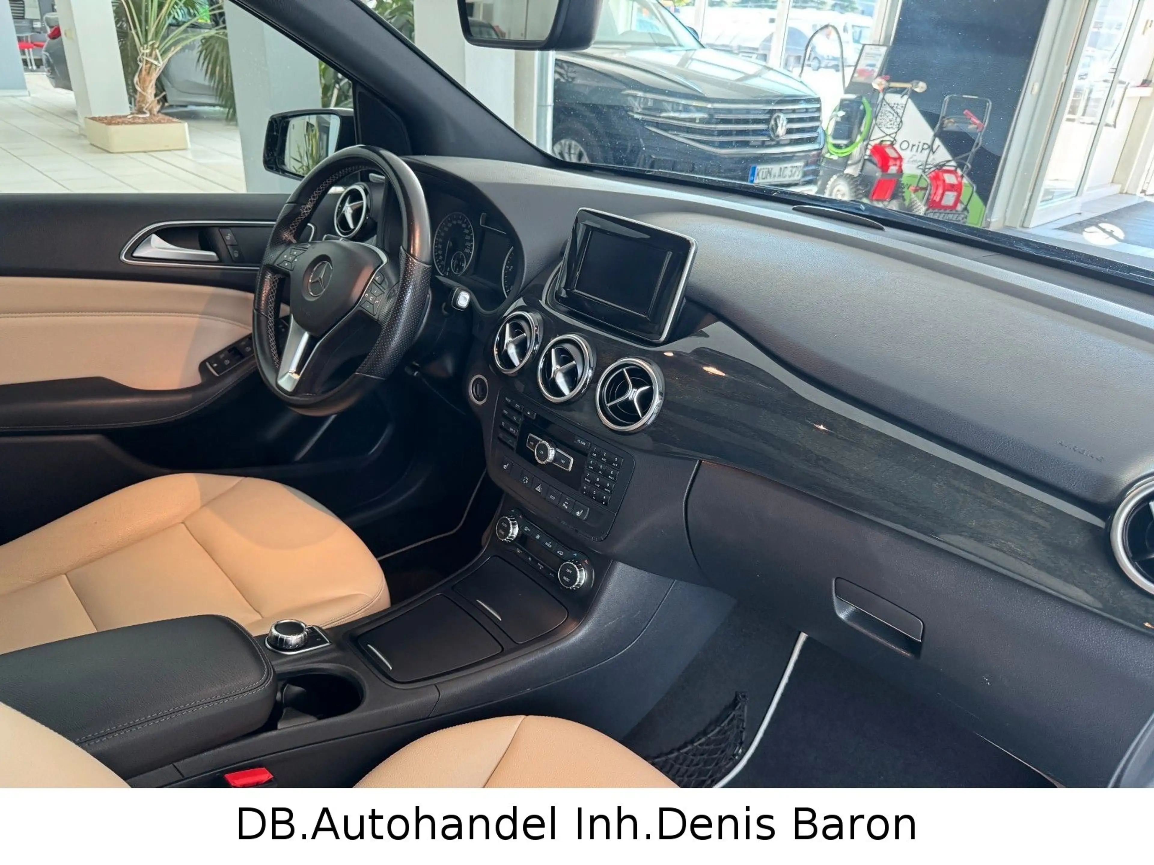 Mercedes-Benz B 220 d Leder Navi Pano H&K Tempo LED SHZ PDC — photo 9