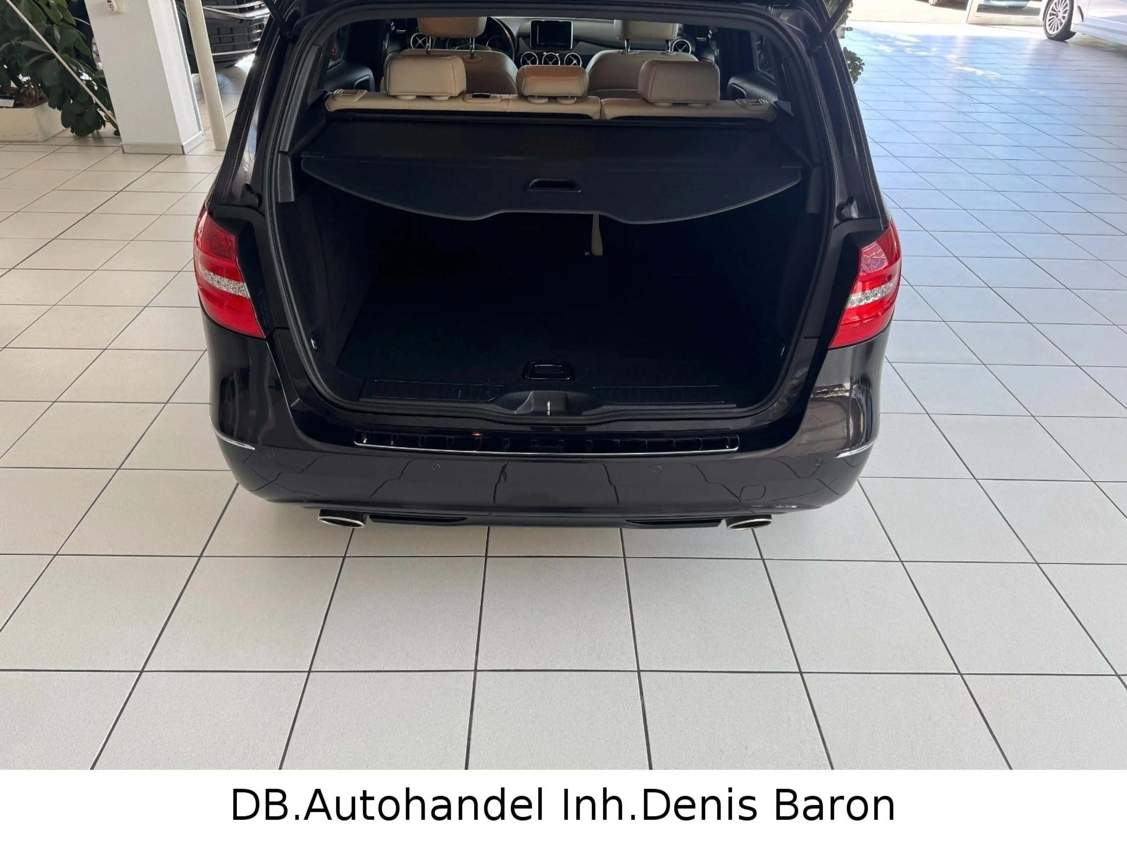 Mercedes-Benz B 220 d Leder Navi Pano H&K Tempo LED SHZ PDC — photo 8