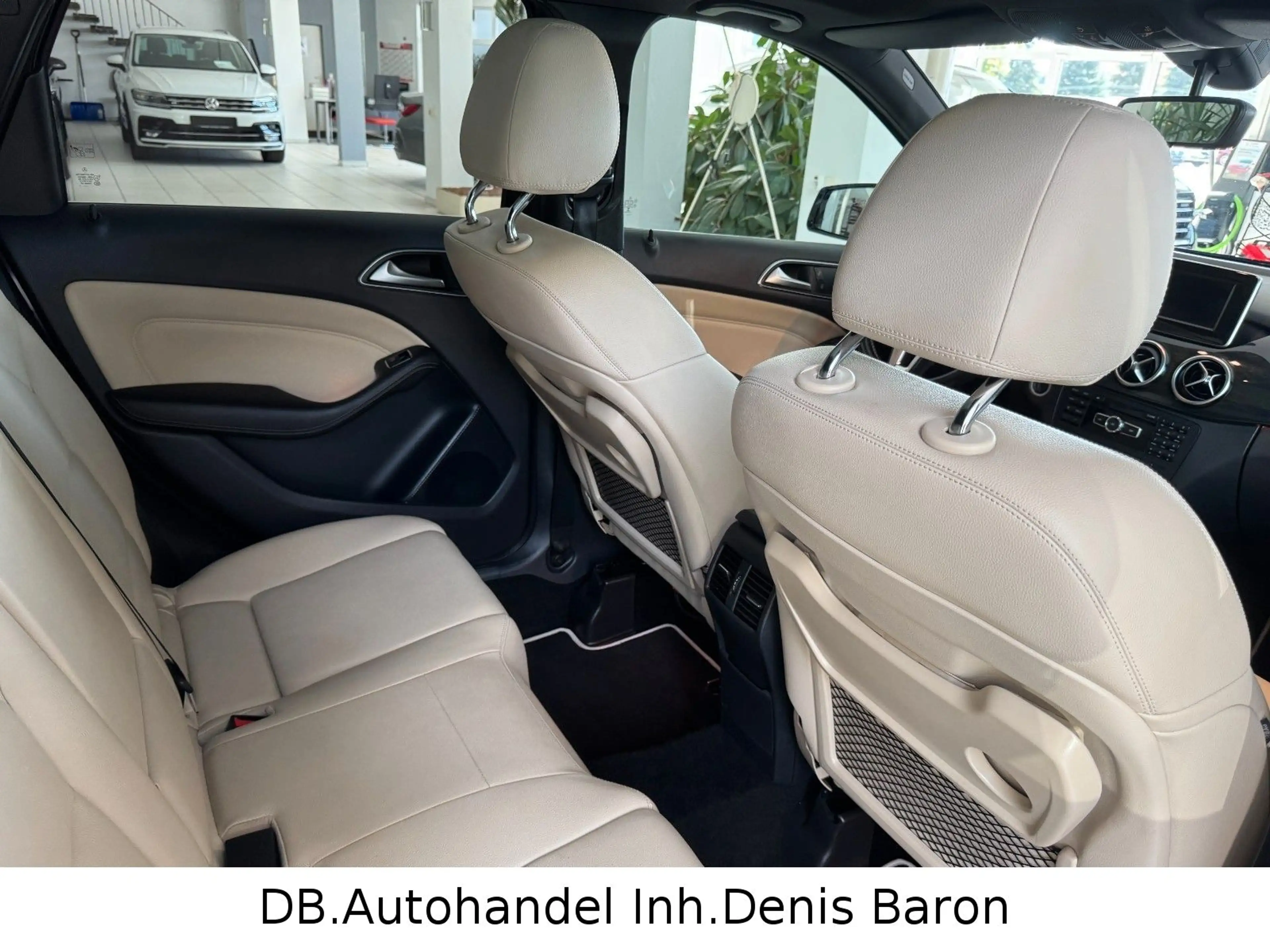 Mercedes-Benz B 220 d Leder Navi Pano H&K Tempo LED SHZ PDC — photo 11