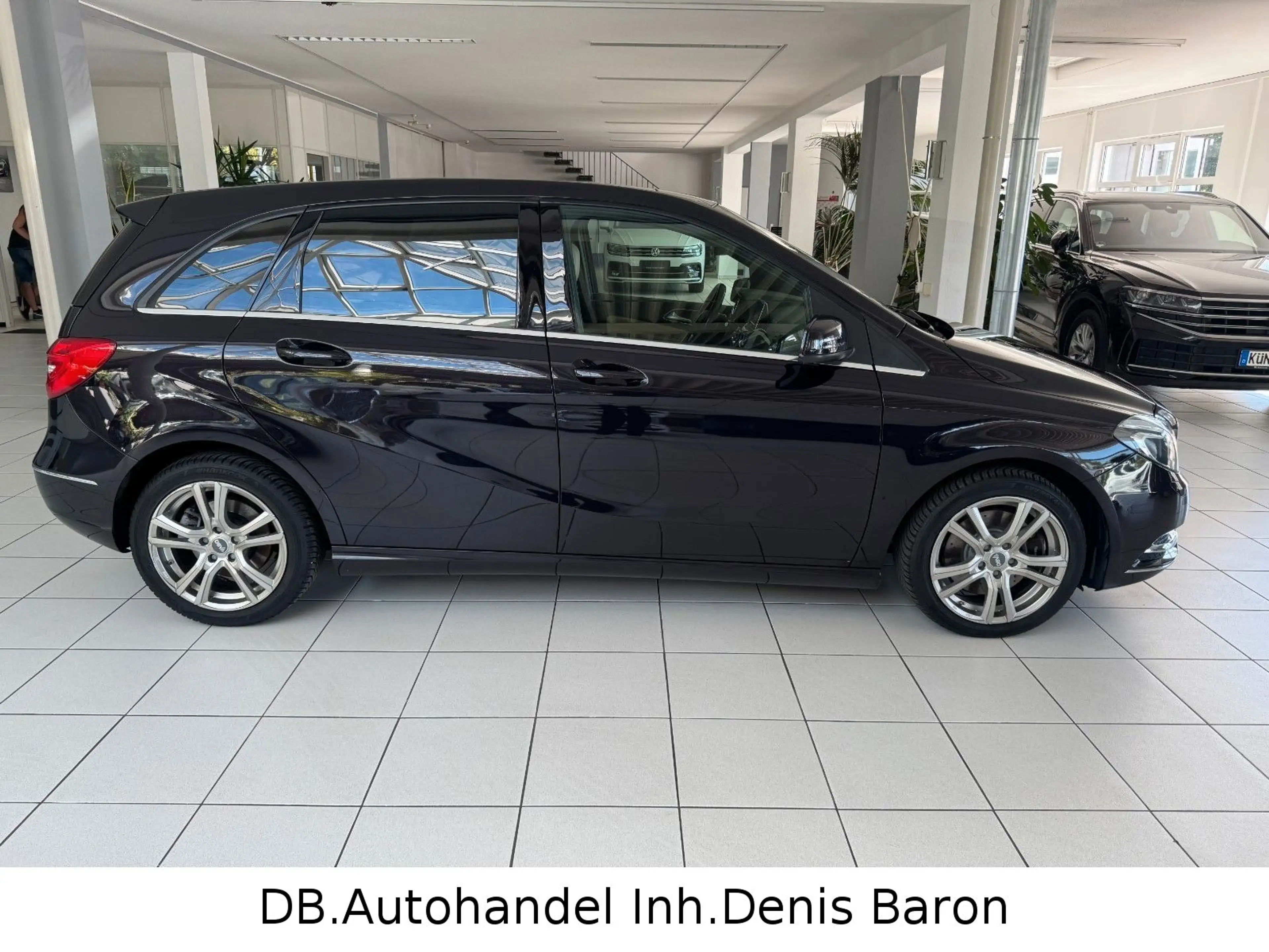 Mercedes-Benz B 220 d Leder Navi Pano H&K Tempo LED SHZ PDC — photo 4