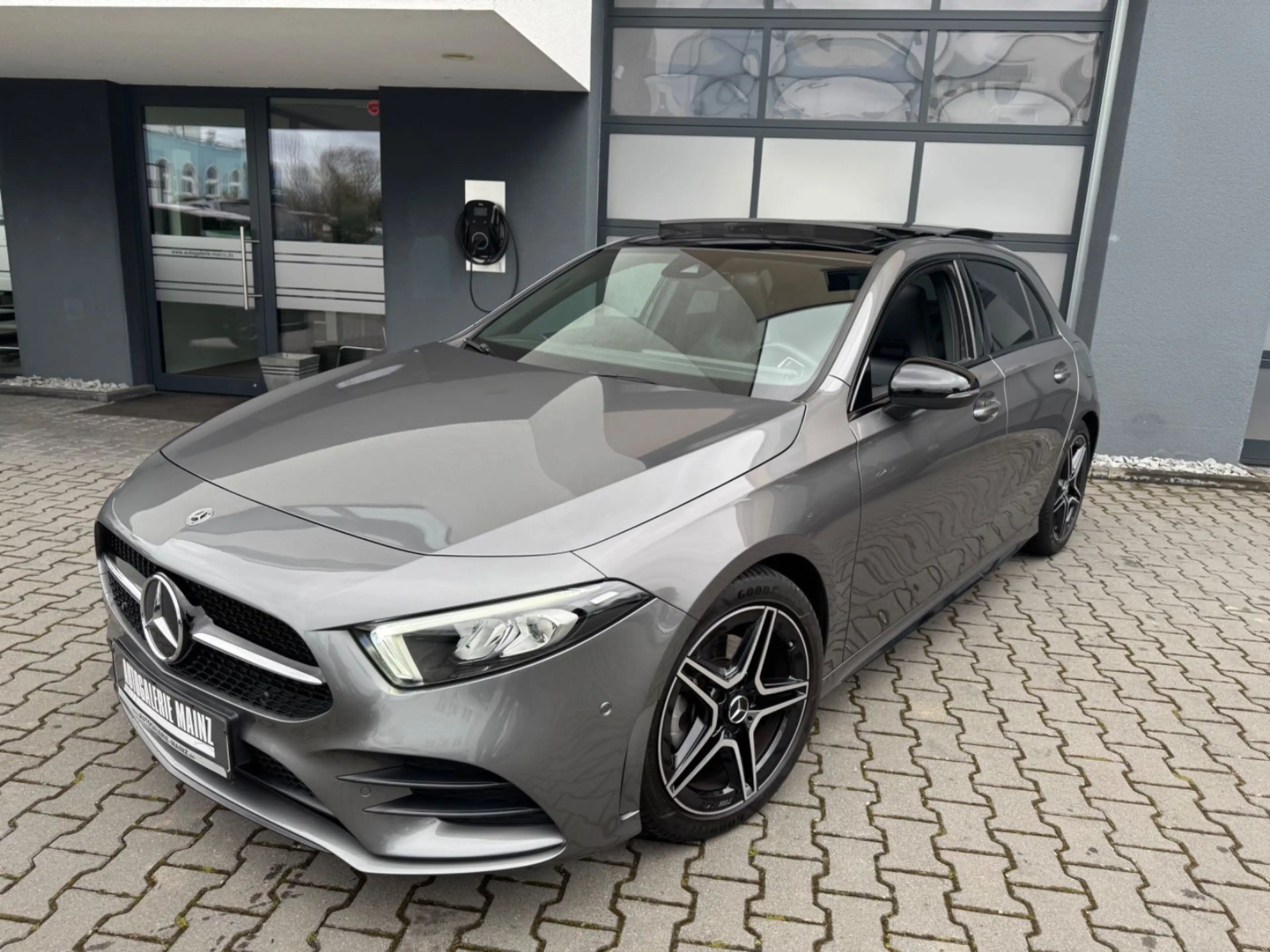 Mercedes-Benz A 200 AMG LINE / Edition PANO/LED/NIGHTP./MBUX — photo 2