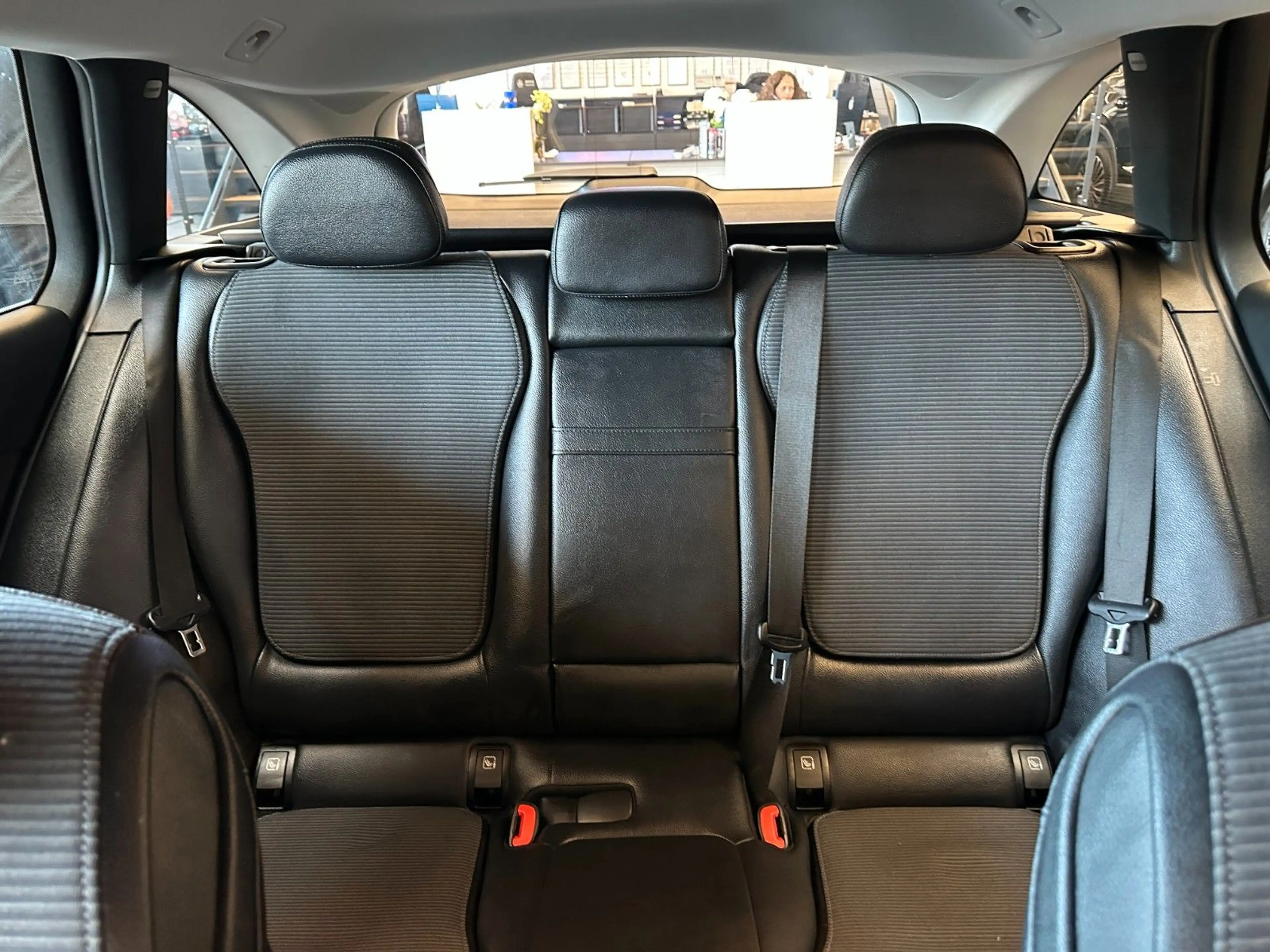 Mercedes-Benz C 220 *1-HAND*19%MWST*KEYLESS*VIRTUAL*AHK*LED* — photo 11