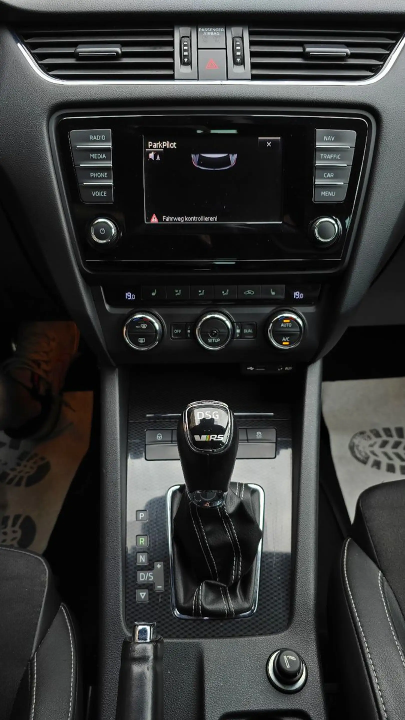 Skoda Octavia 2.0 TDI DSG RS Combi Navi/Xenon/Tempo/18 — photo 10