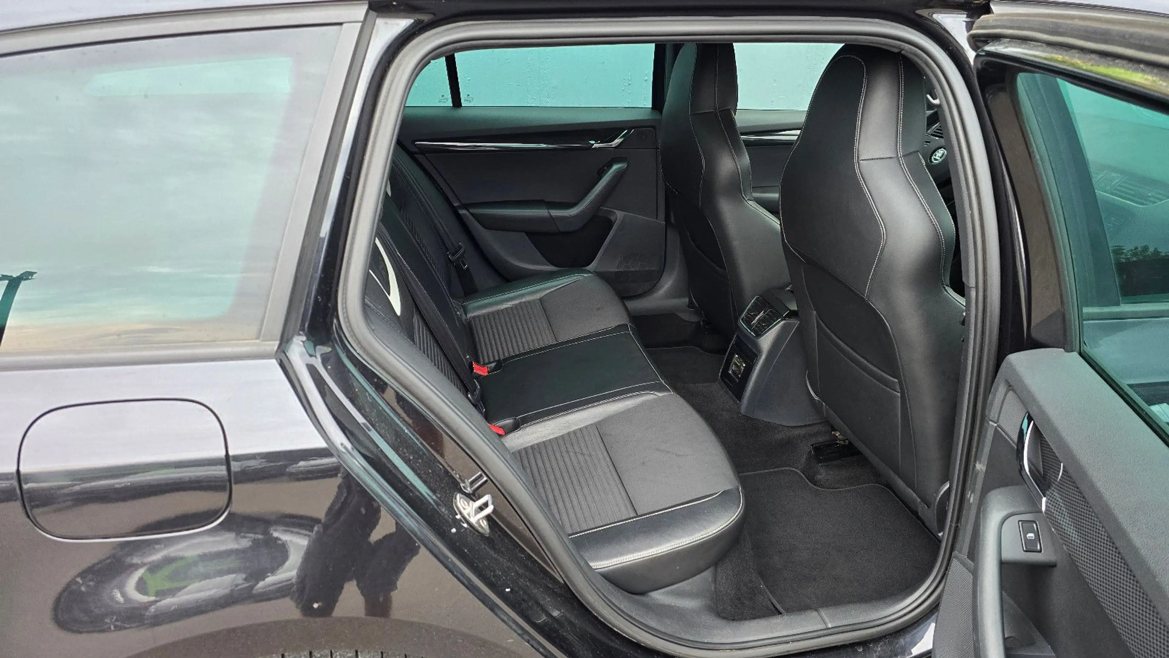 Skoda Octavia 2.0 TDI DSG RS Combi Navi/Xenon/Tempo/18 — photo 8