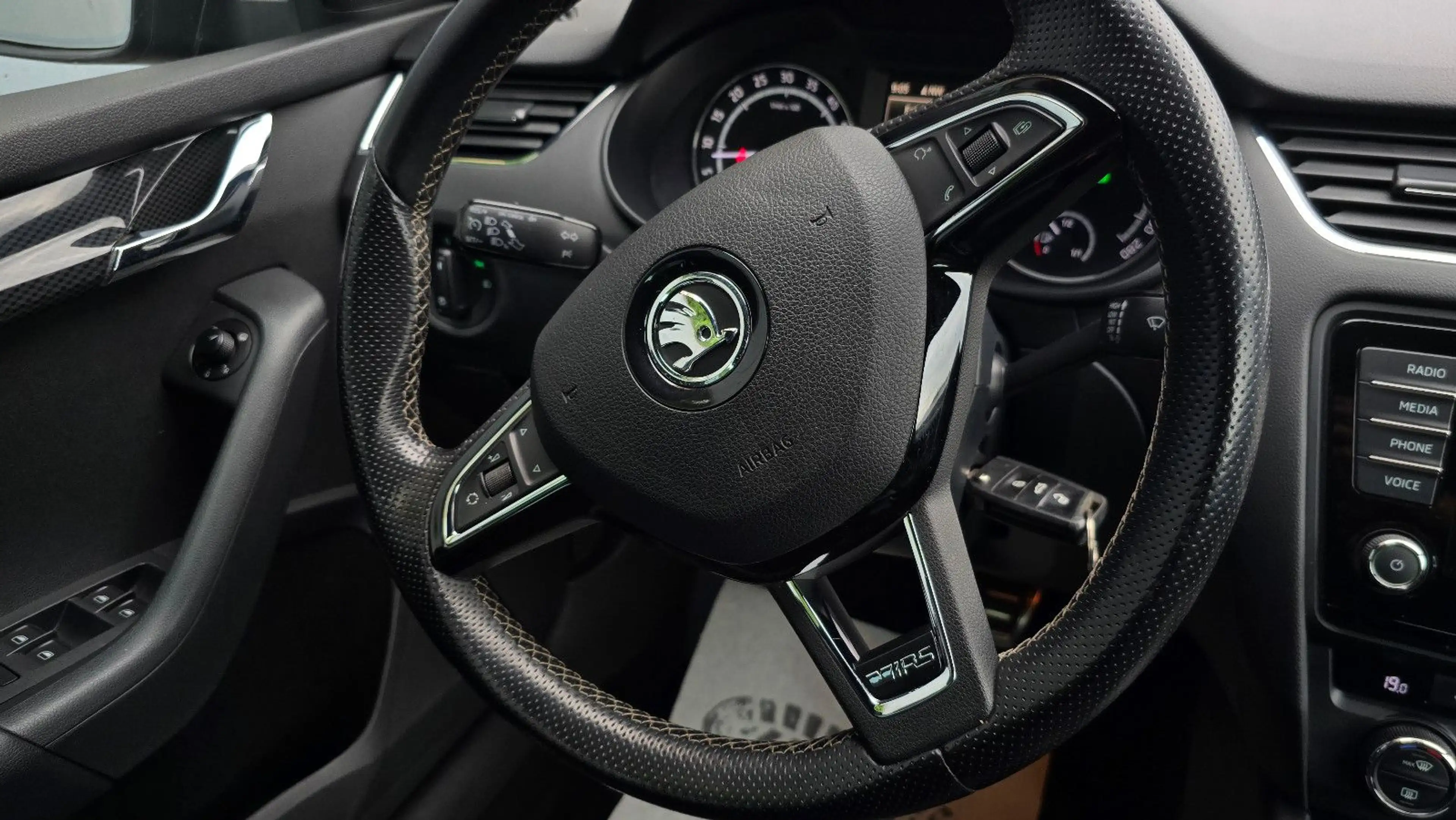 Skoda Octavia 2.0 TDI DSG RS Combi Navi/Xenon/Tempo/18 — photo 11