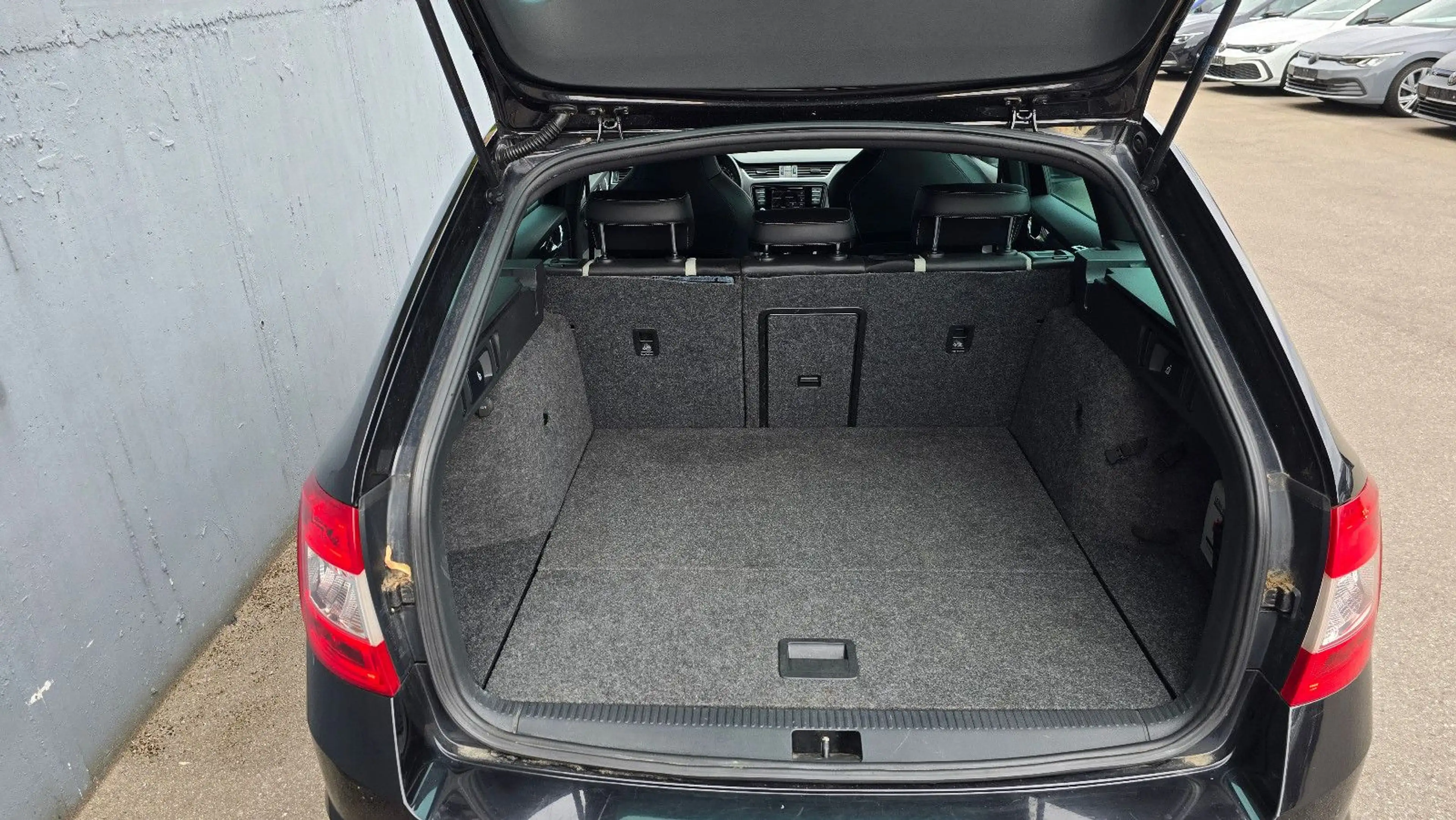 Skoda Octavia 2.0 TDI DSG RS Combi Navi/Xenon/Tempo/18 — photo 13