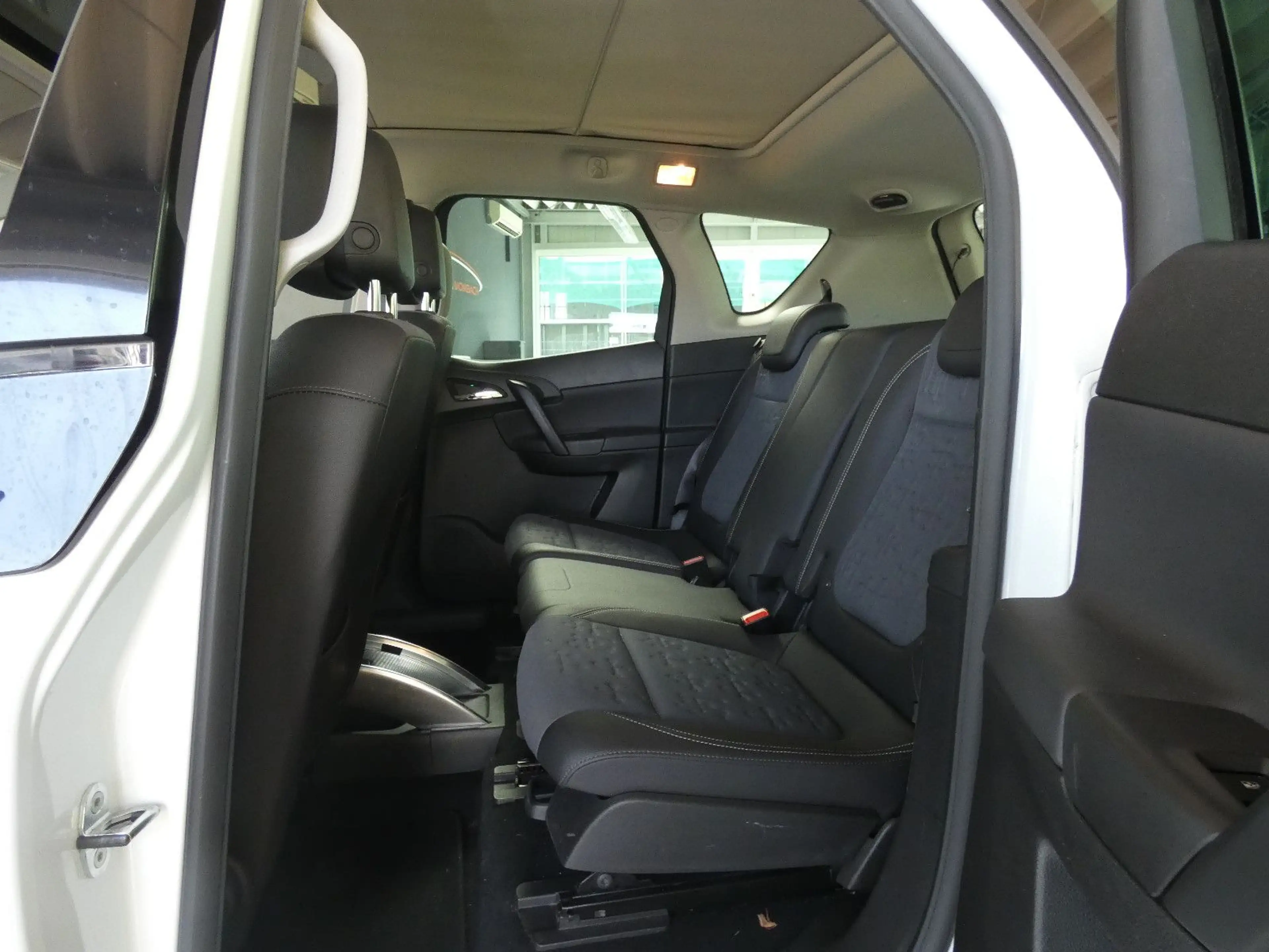 Opel Meriva B Innovation — photo 10