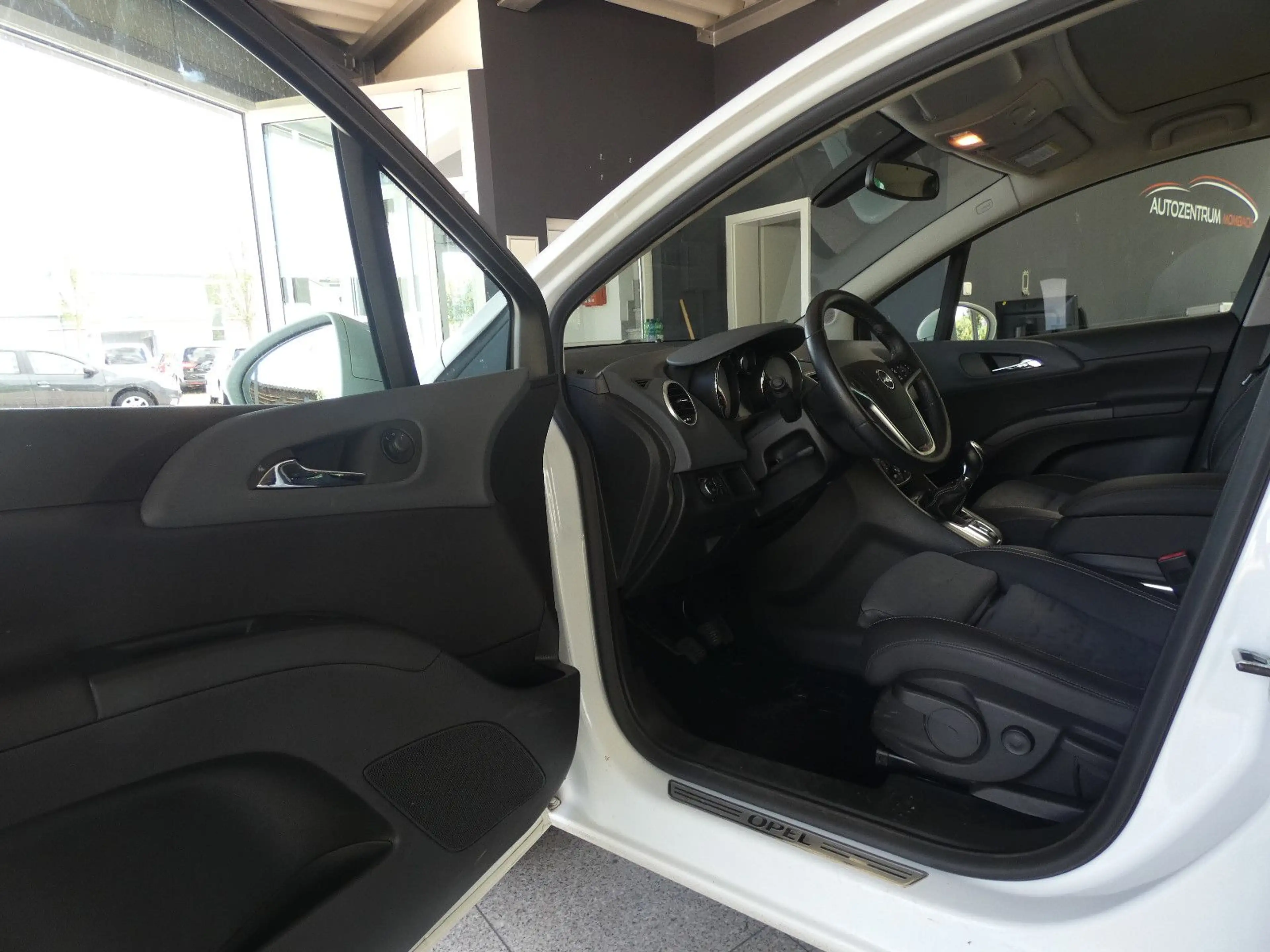 Opel Meriva B Innovation — photo 7