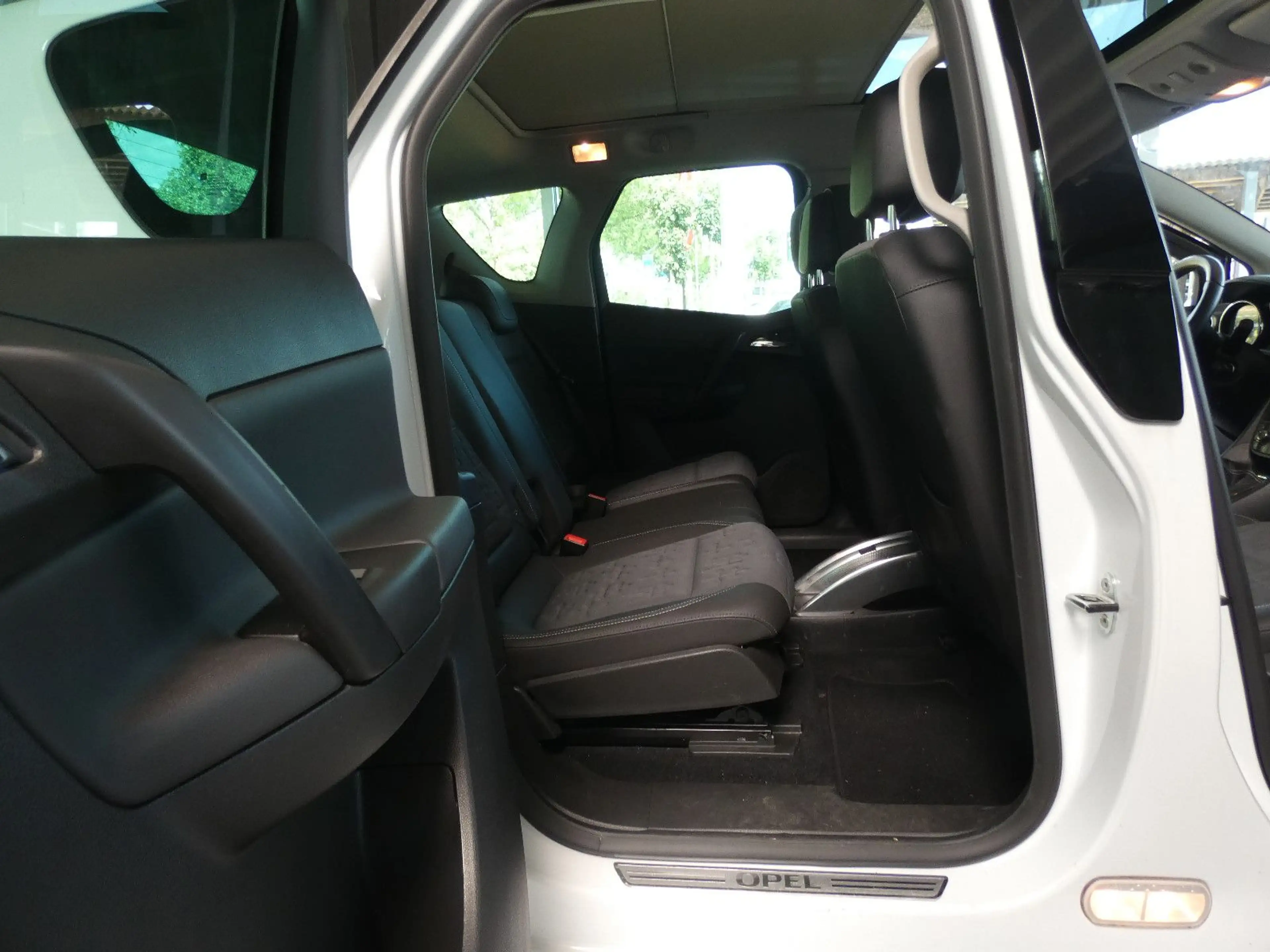 Opel Meriva B Innovation — photo 14