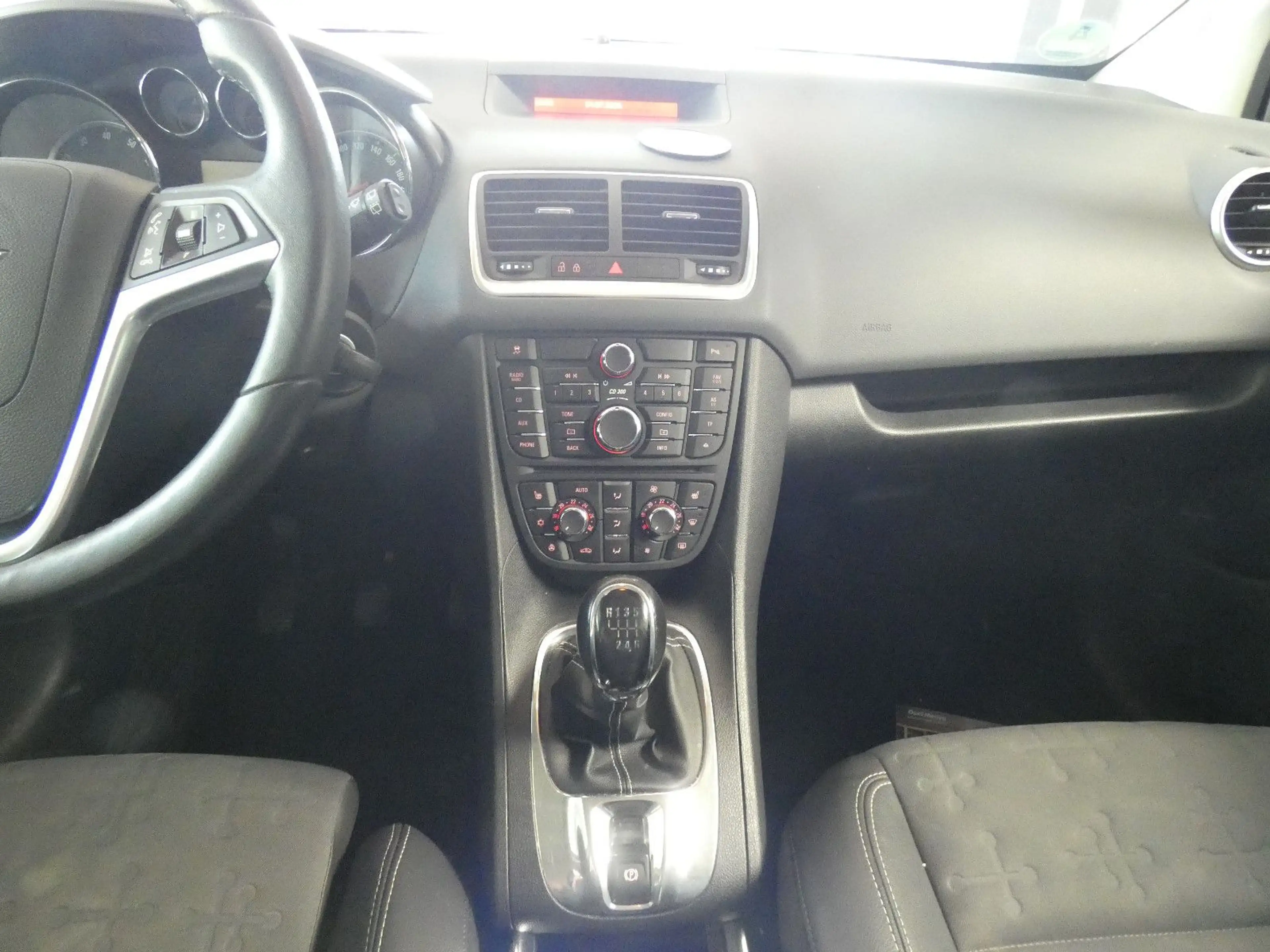 Opel Meriva B Innovation — photo 9