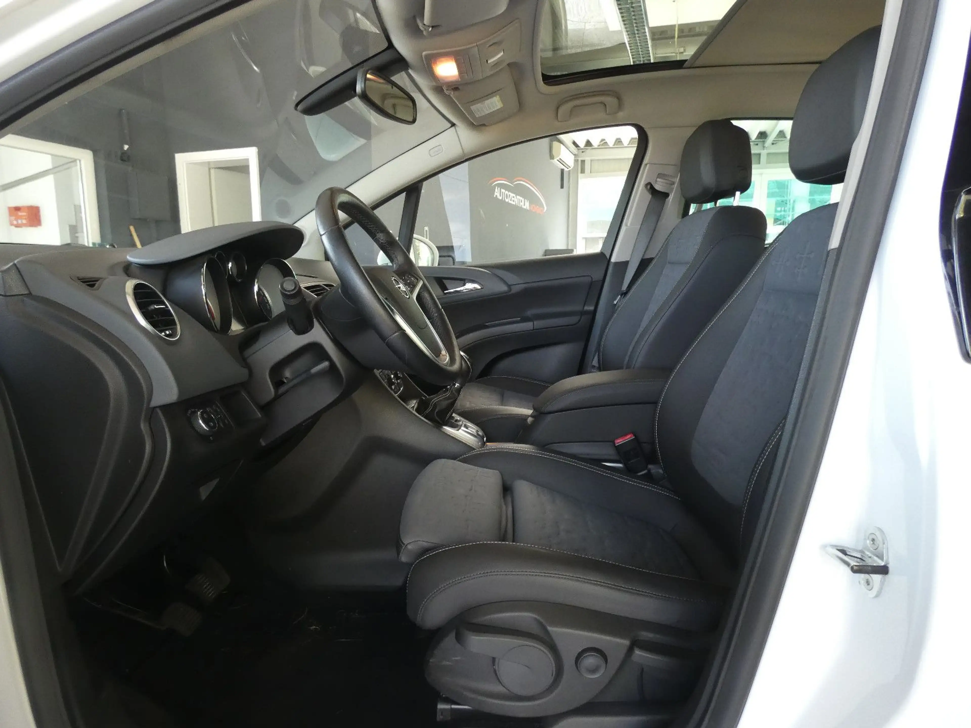 Opel Meriva B Innovation — photo 11