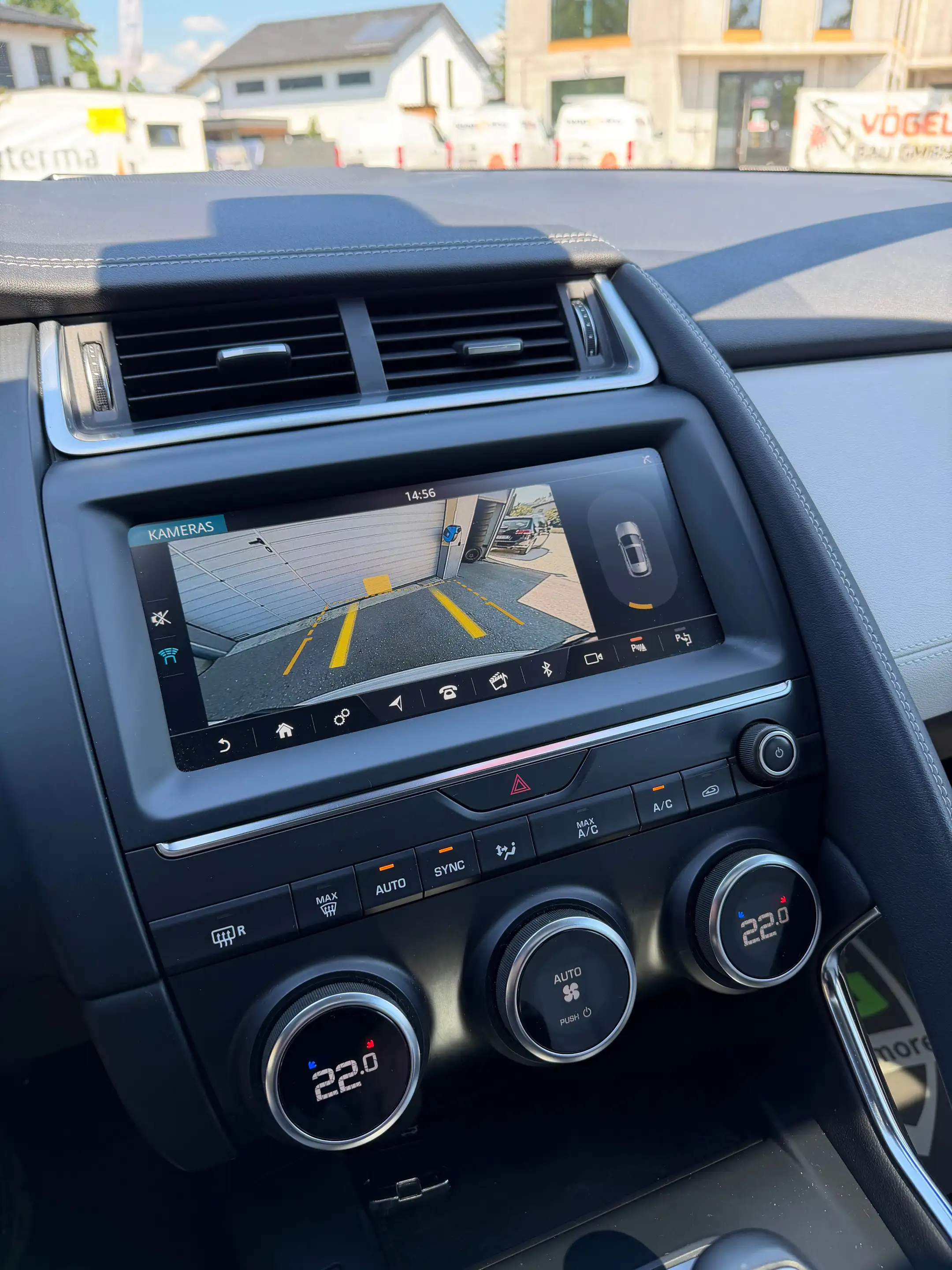 Jaguar E-Pace 2,0 AWD Aut. R-Dynamic*LED*Kamera*Memory*Panorama* — photo 10