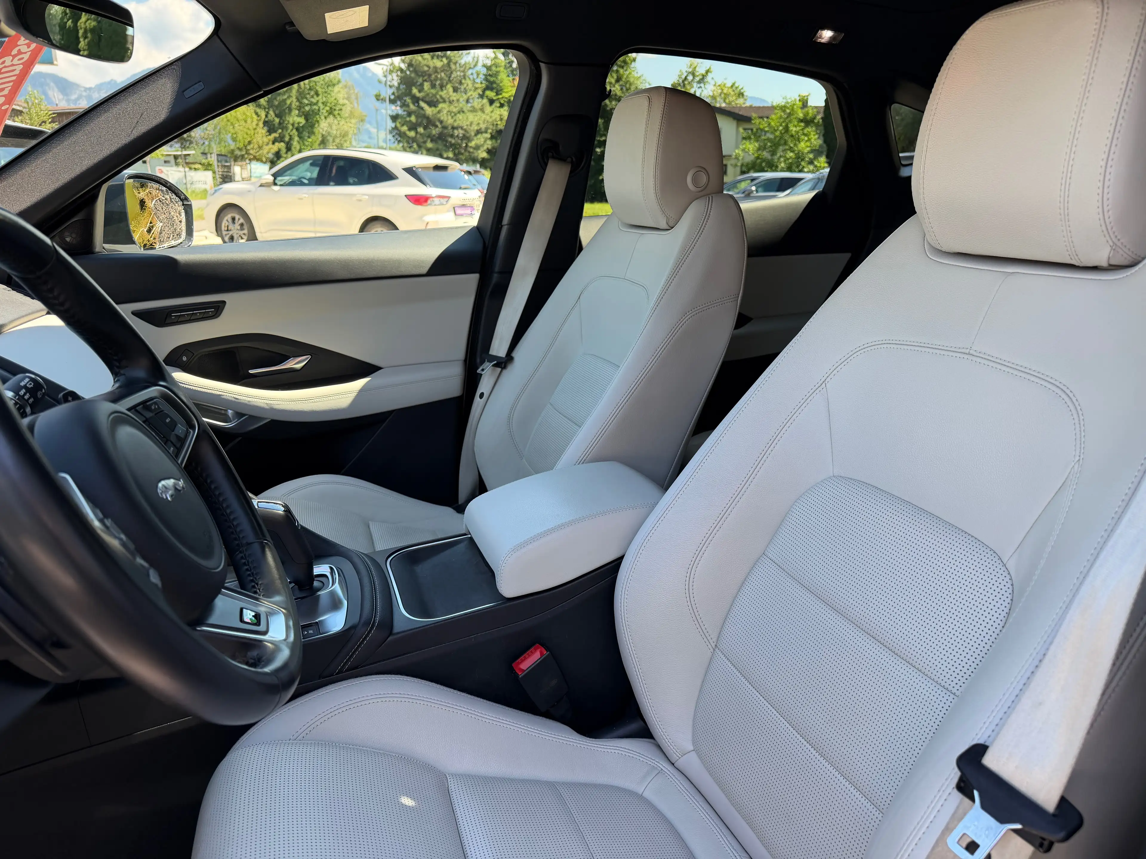 Jaguar E-Pace 2,0 AWD Aut. R-Dynamic*LED*Kamera*Memory*Panorama* — photo 6