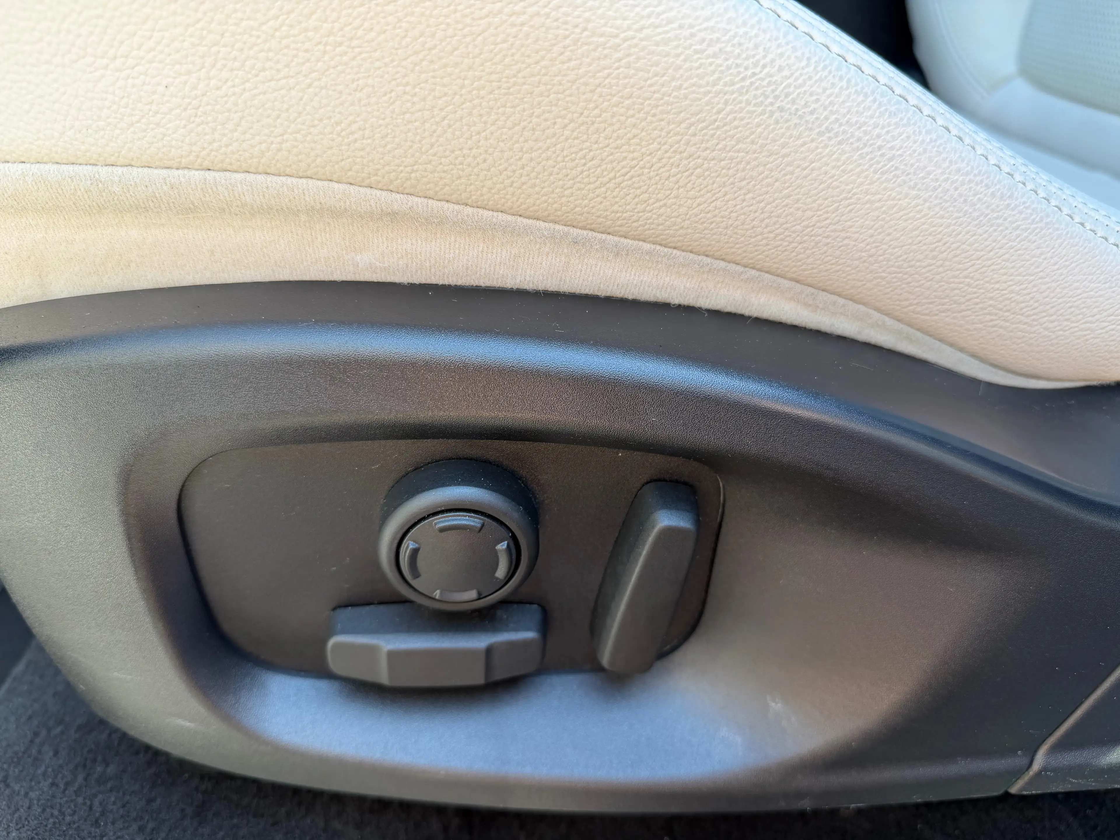 Jaguar E-Pace 2,0 AWD Aut. R-Dynamic*LED*Kamera*Memory*Panorama* — photo 12