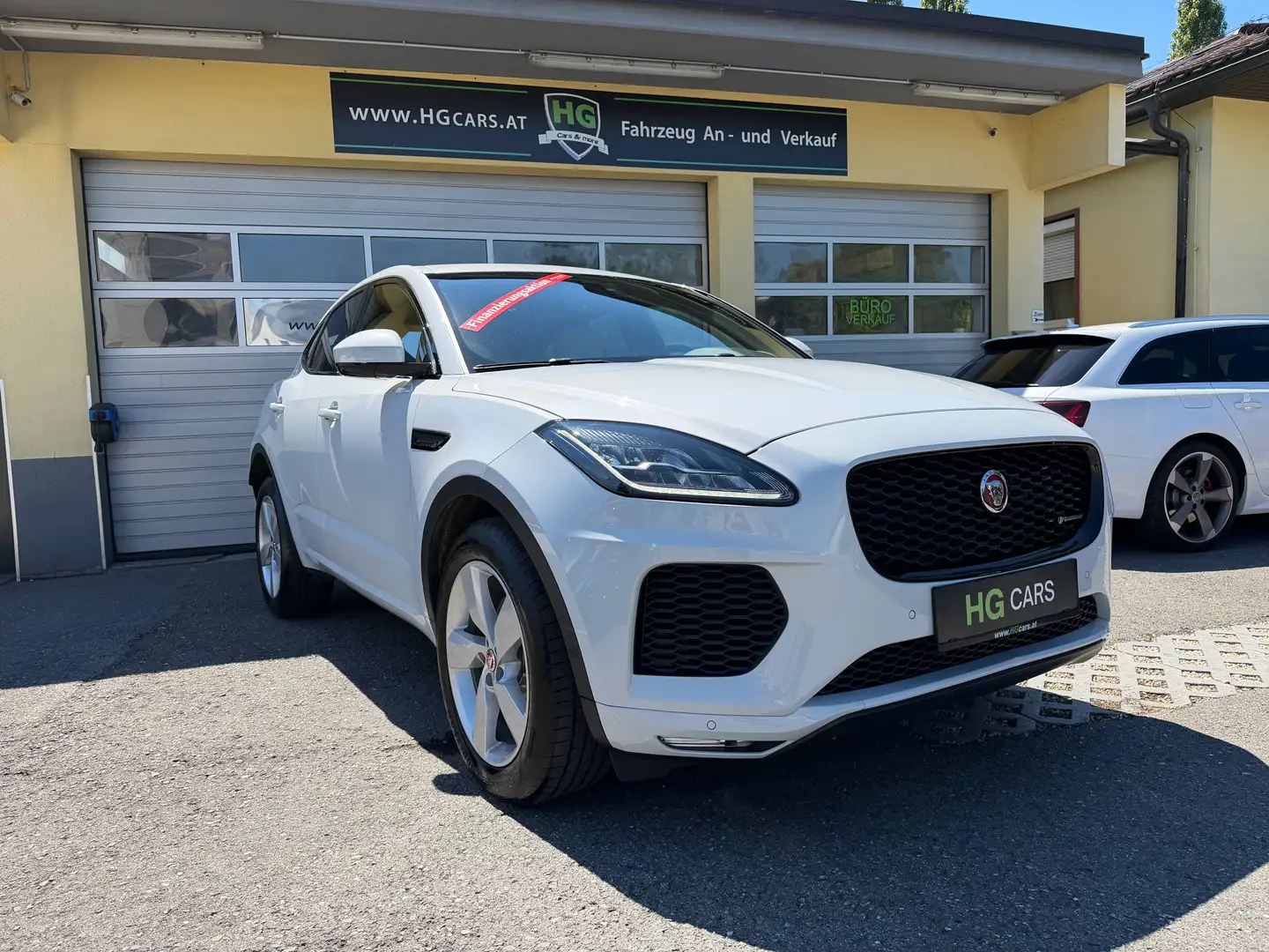 Jaguar E-Pace 2,0 AWD Aut. R-Dynamic*LED*Kamera*Memory*Panorama* Weiß - 1