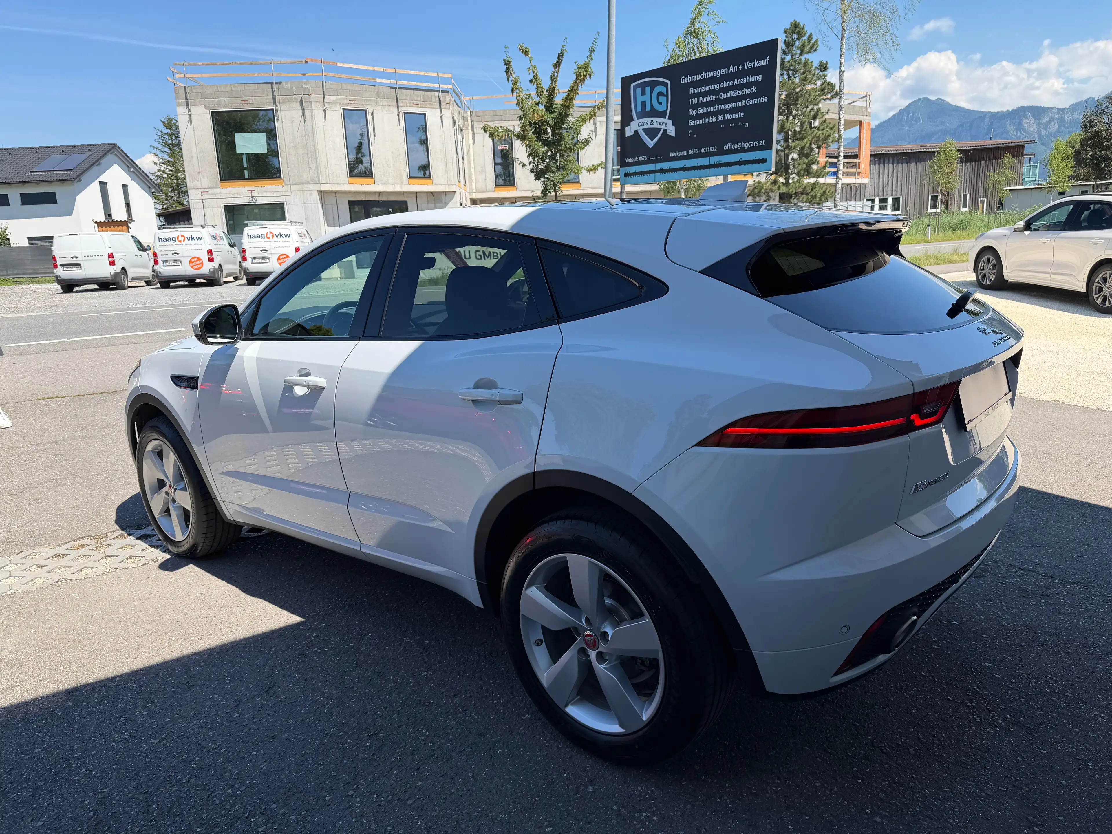 Jaguar E-Pace 2,0 AWD Aut. R-Dynamic*LED*Kamera*Memory*Panorama* — photo 3