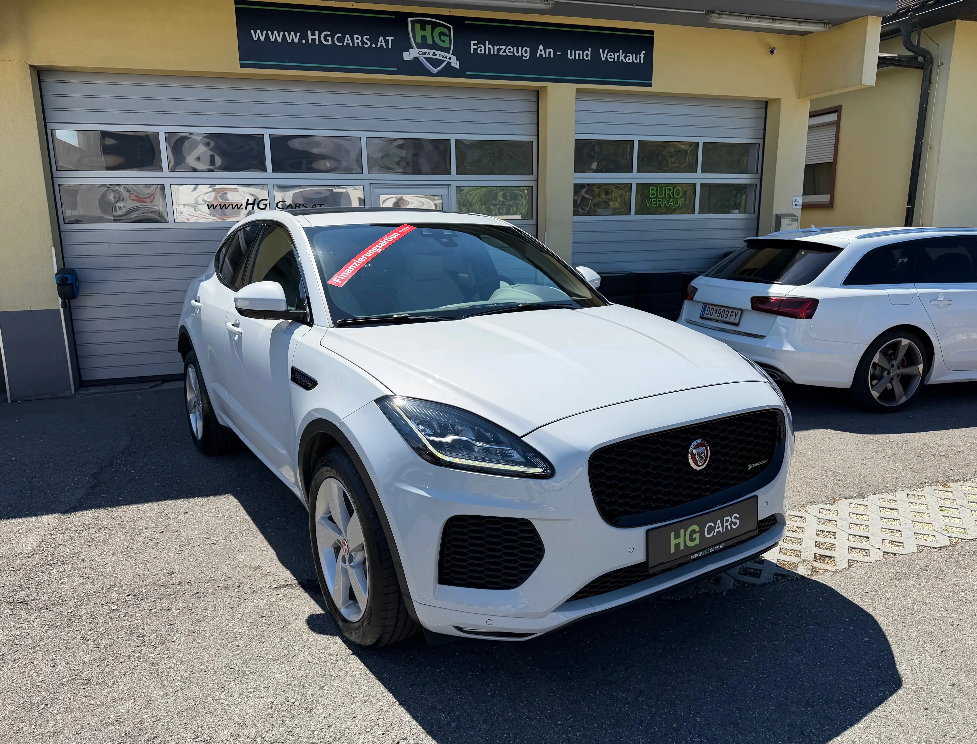 Jaguar E-Pace 2,0 AWD Aut. R-Dynamic*LED*Kamera*Memory*Panorama* — photo 2